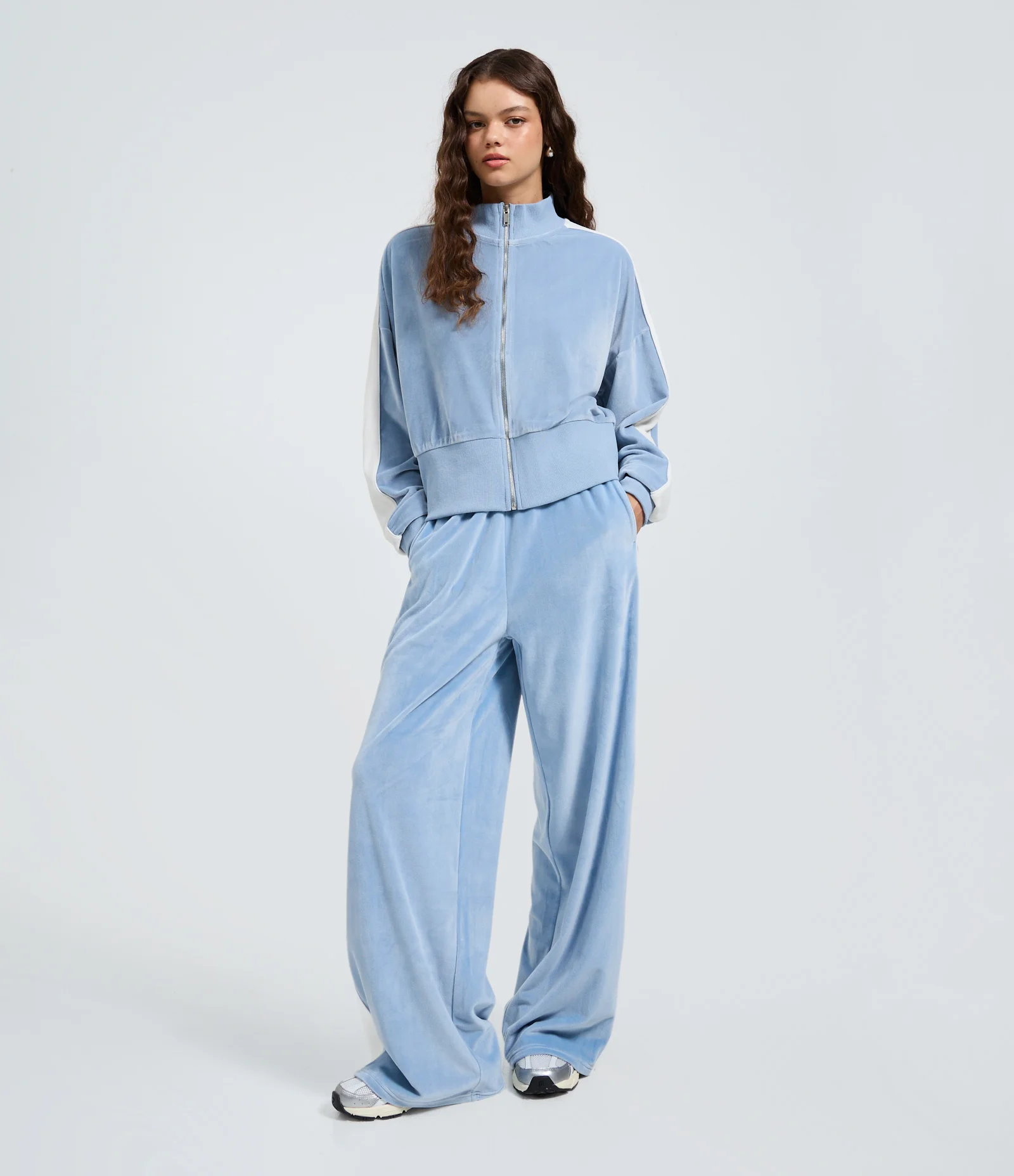 Casaco em Plush com Gola Alta e Listra Lateral Azul 1