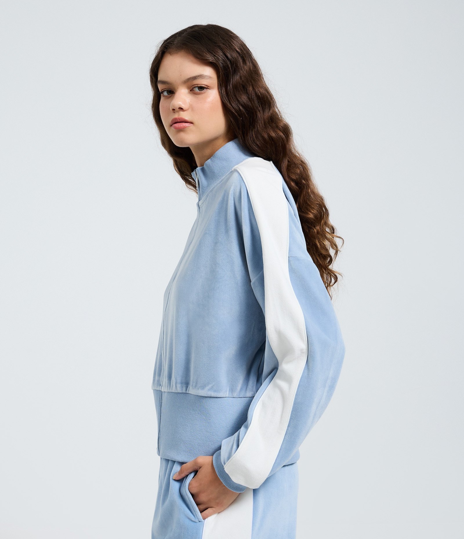 Casaco em Plush com Gola Alta e Listra Lateral Azul 2