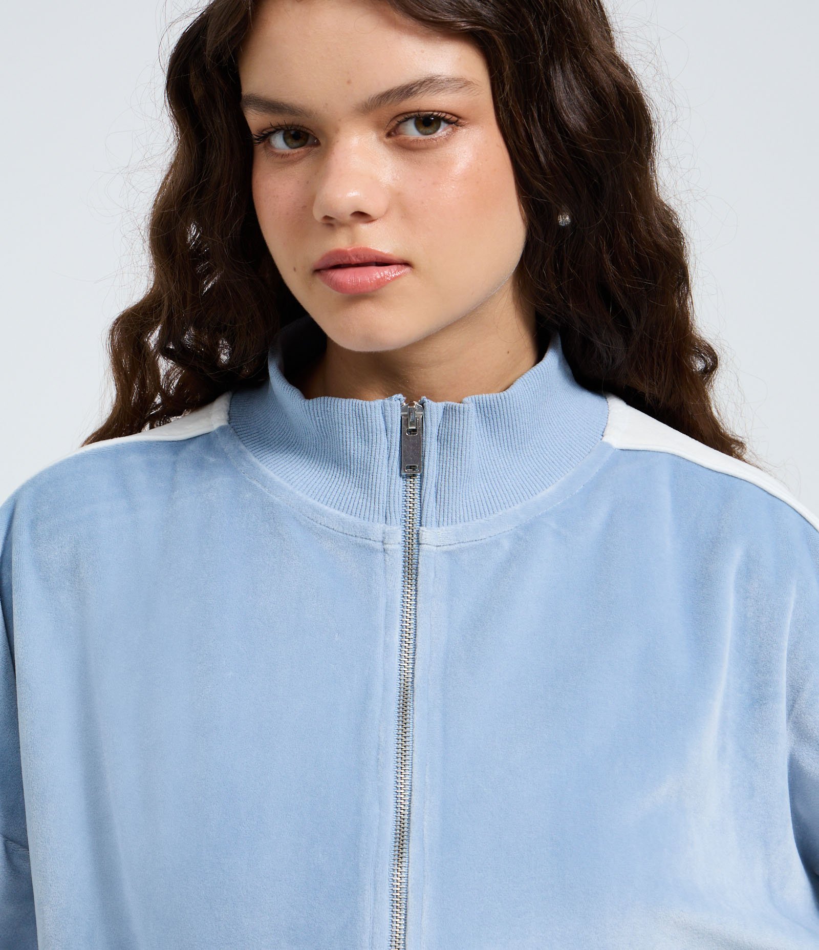 Casaco em Plush com Gola Alta e Listra Lateral Azul 3