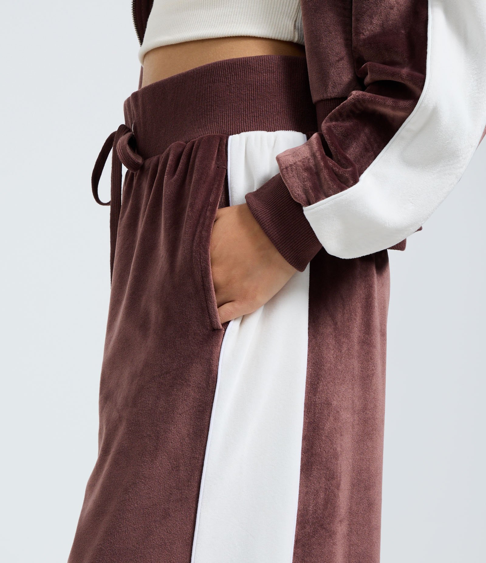 Calça Wide Leg em com Amarração no Cós e Listra Lateral Marrom 3