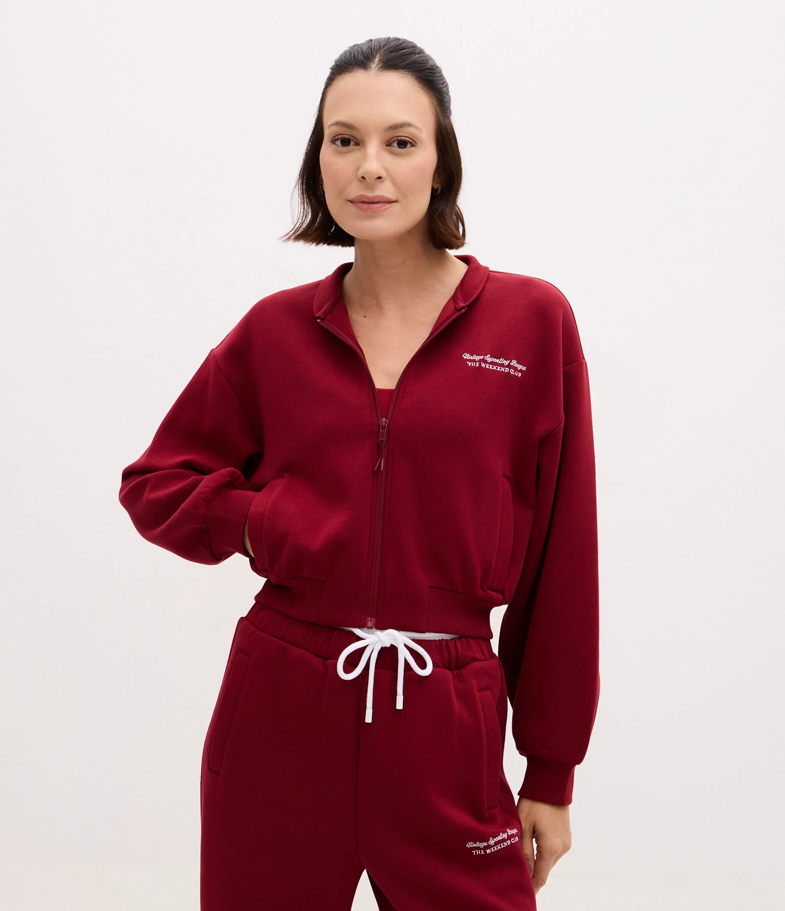 Jaqueta Bomber Esportiva em Microfibra com Lettering Bordado Vinho 1