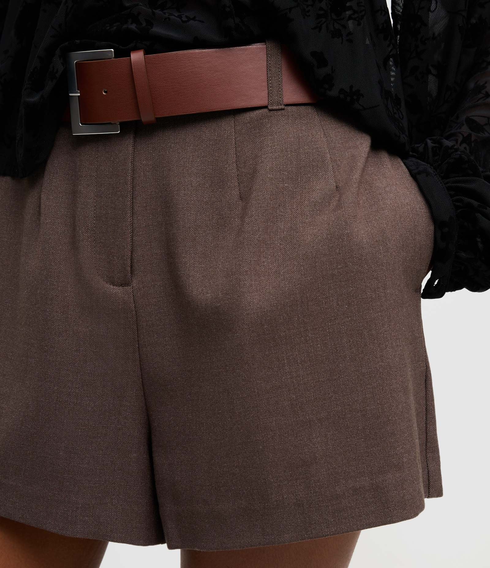 Short Alfaiatado em Tweed com Cinto Marrom 4