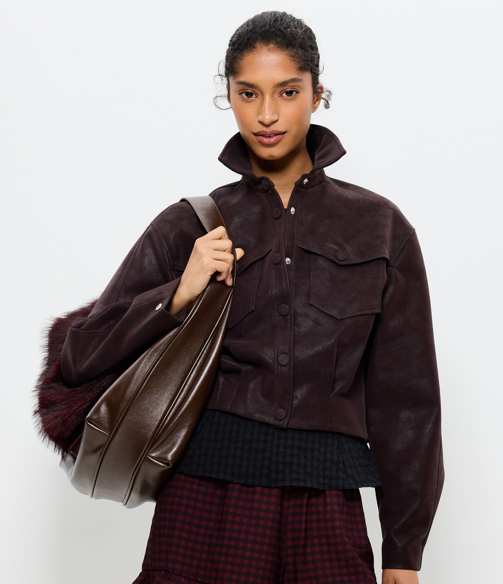 Jaqueta em Suede com Bolsos Frontais e Botões Cobertos Marrom 1