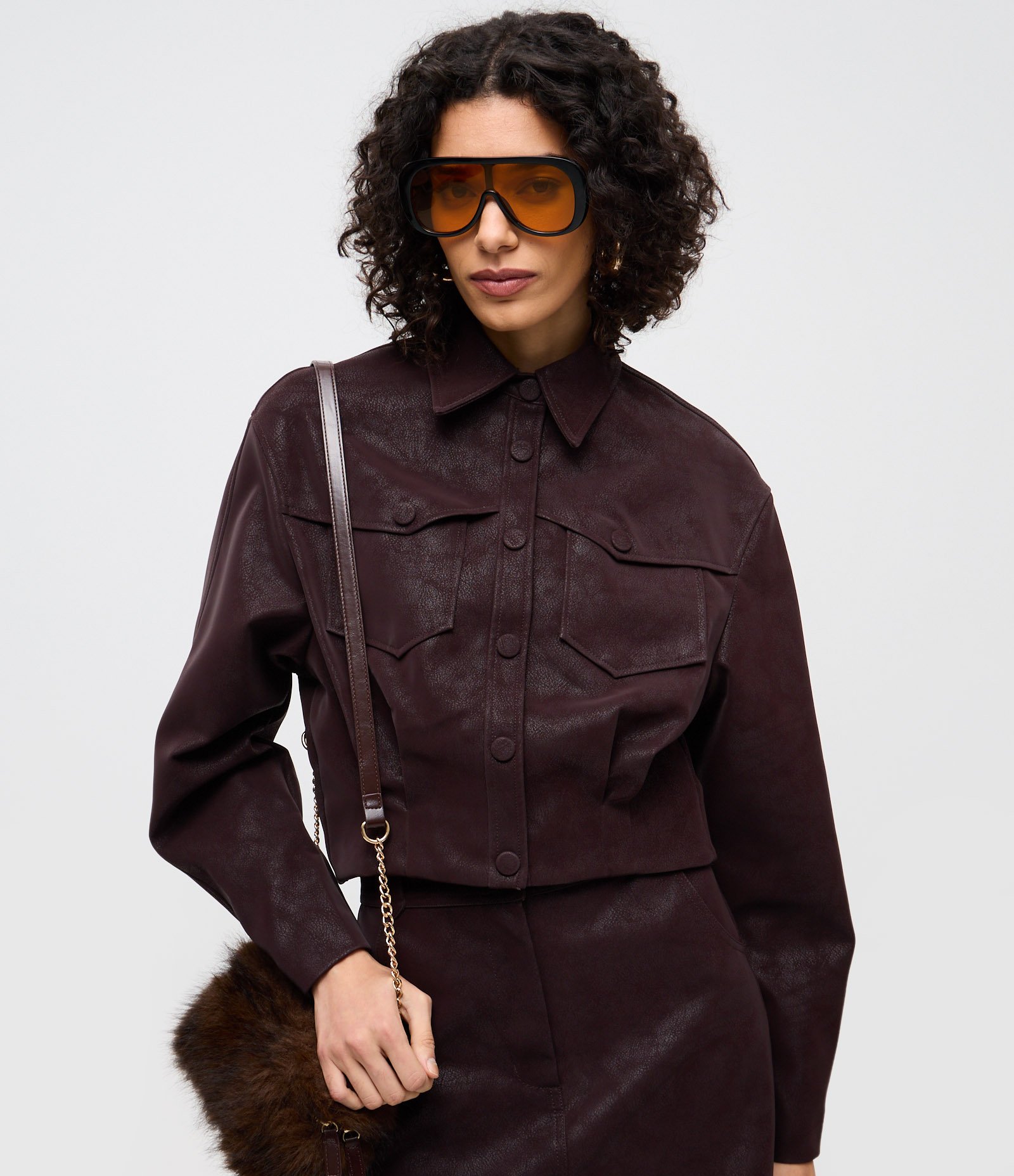 Jaqueta em Suede com Bolsos Frontais e Botões Cobertos Marrom 2