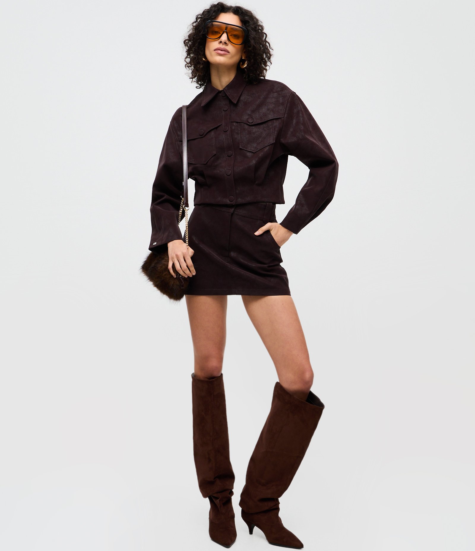 Jaqueta em Suede com Bolsos Frontais e Botões Cobertos Marrom 3