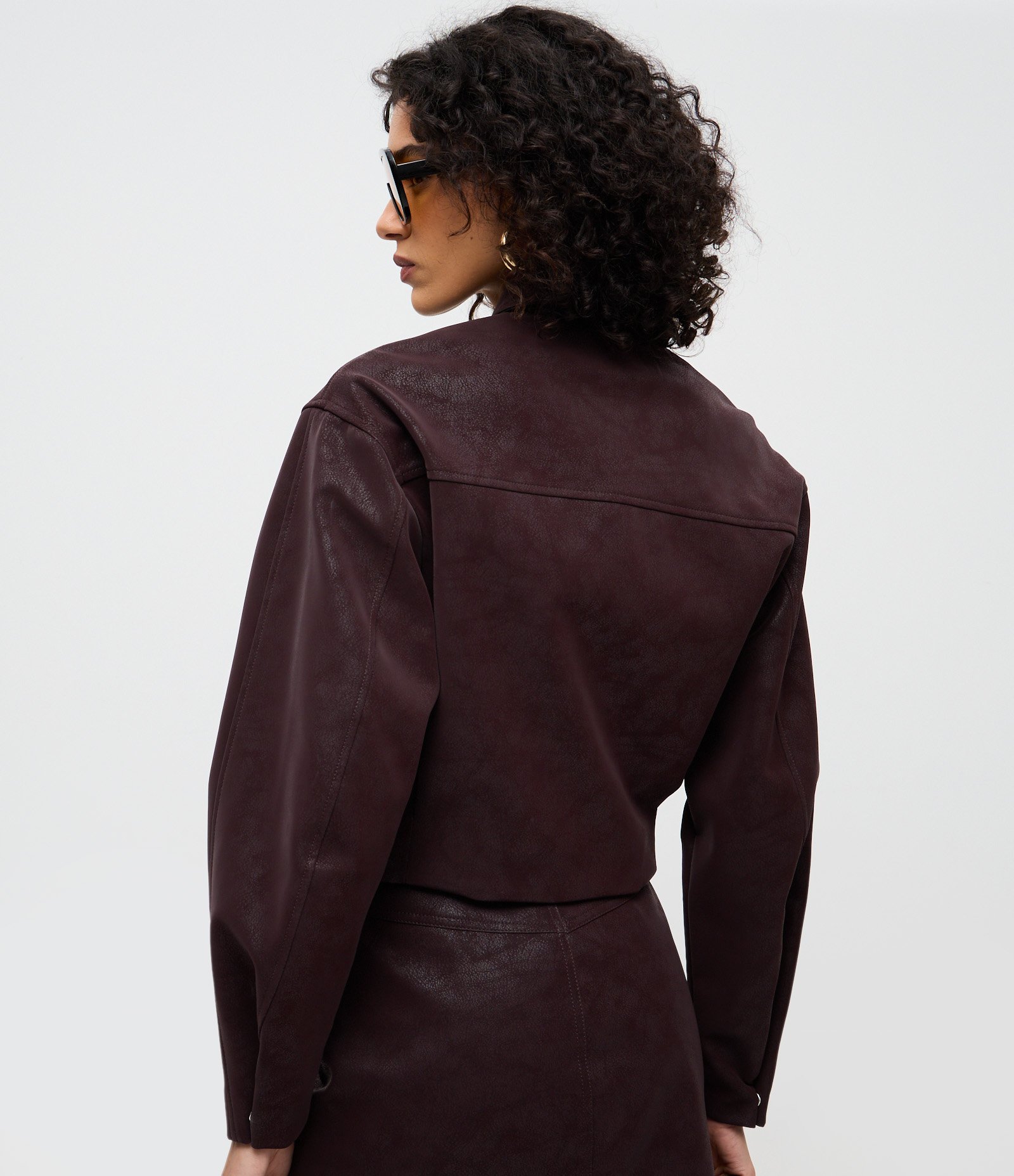 Jaqueta em Suede com Bolsos Frontais e Botões Cobertos Marrom 5