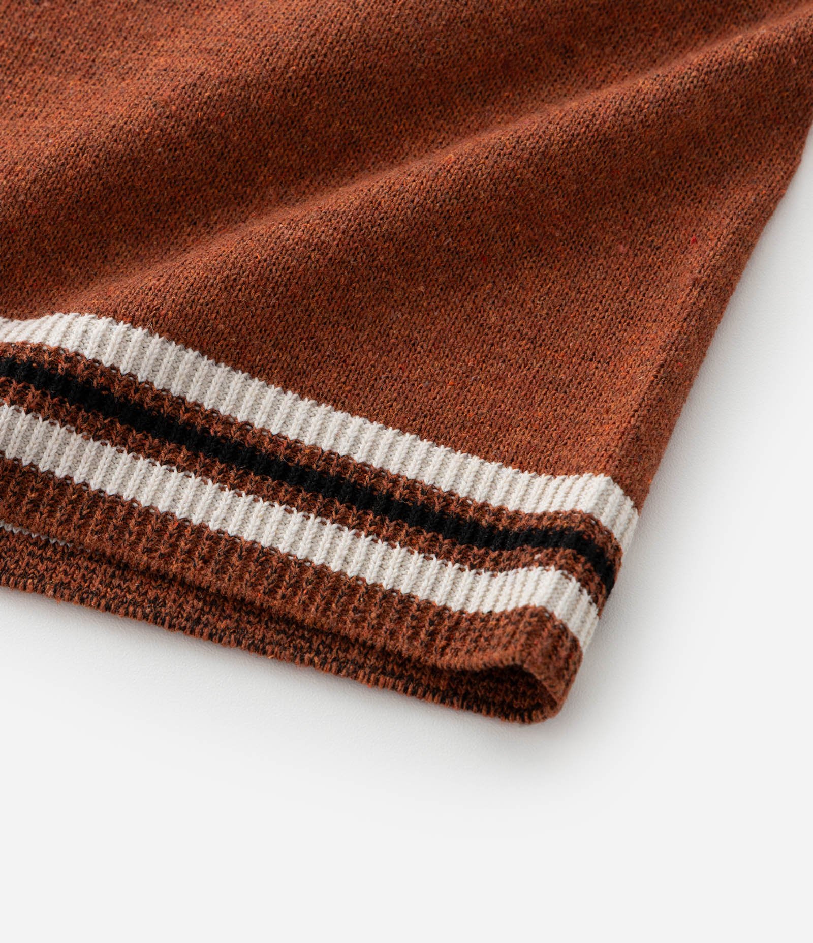 Bermuda em Jacquard e Listra com Barrado Marrom 8