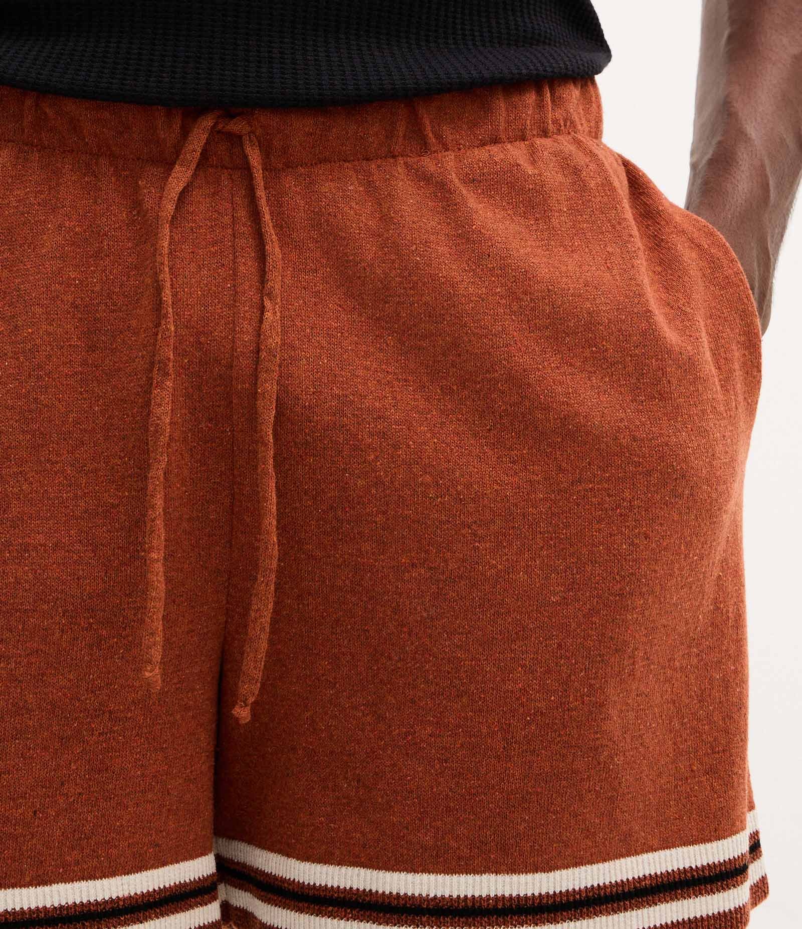 Bermuda em Jacquard e Listra com Barrado Marrom 3