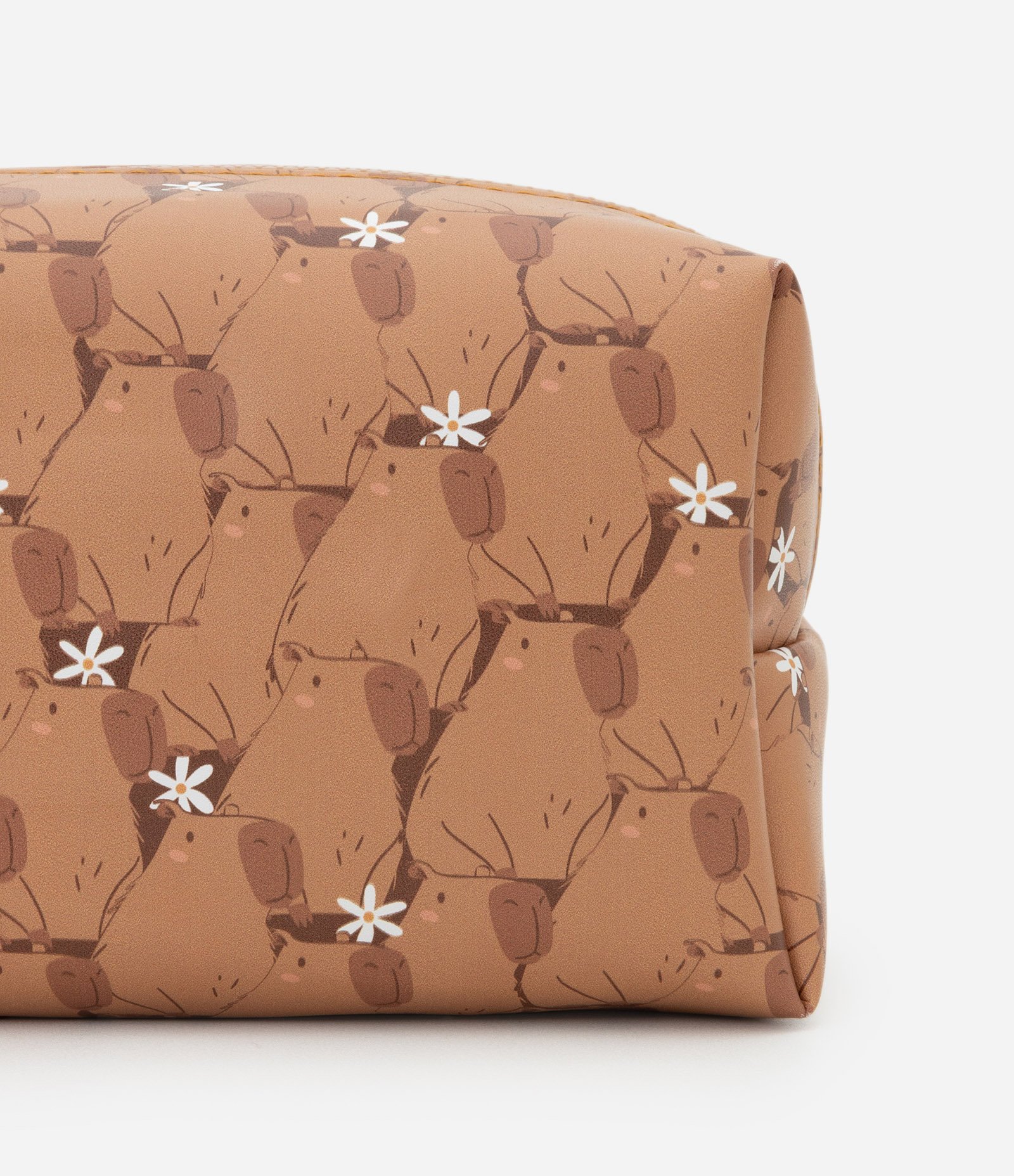 Necessaire Retangular em PU com Estampa de Capivaras Marrom 4