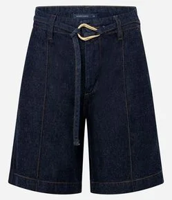 Bermuda Cintura Média em Jeans com Fivela DIferenciada