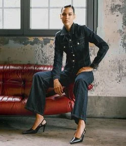 Calça Reta Comfort em Jeans com Costura Aparente