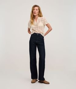 Calça Reta Comfort em Jeans com Costura Aparente