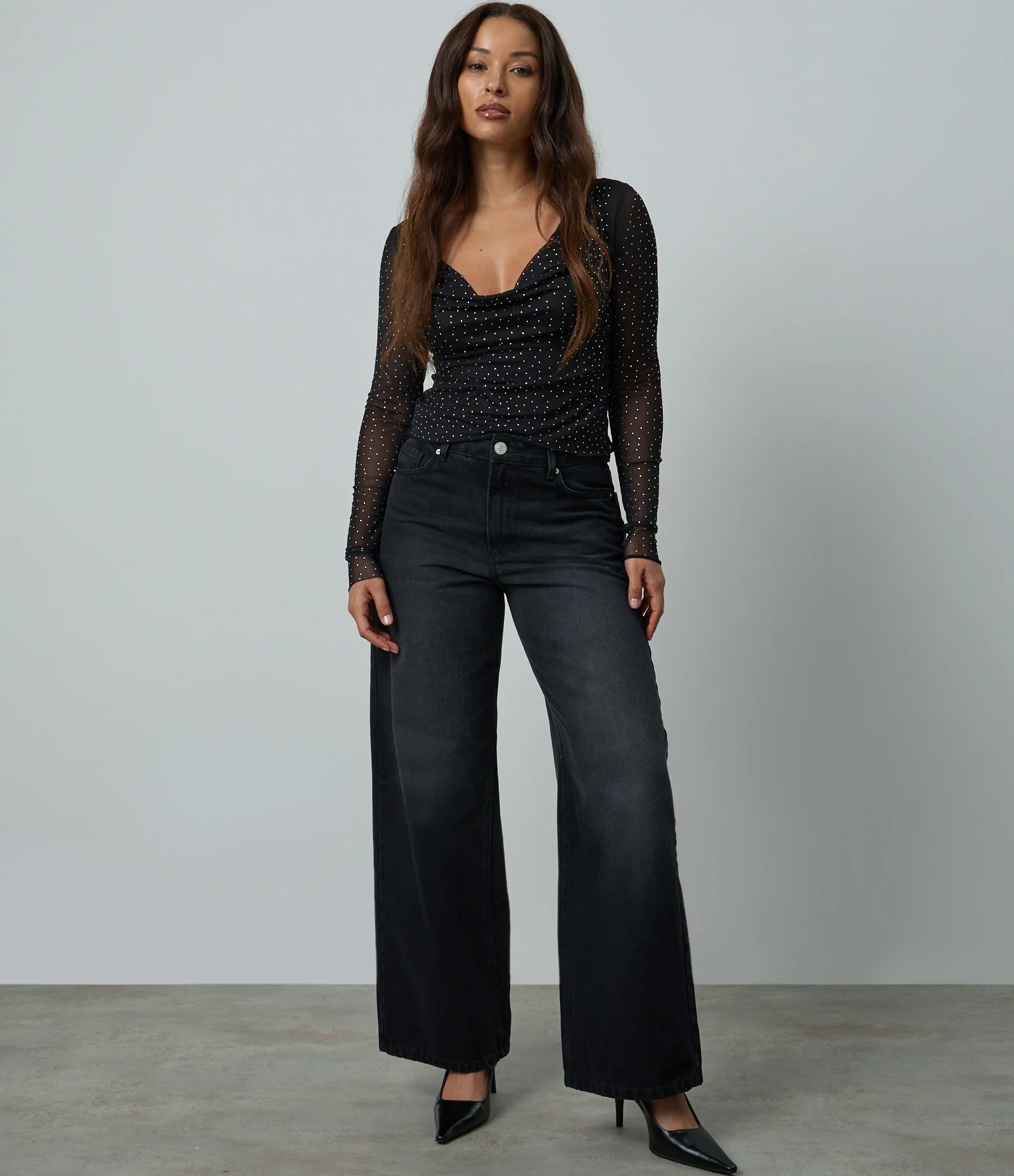 Blusa em Tule com Decote Degagê e Brilho Preto 2