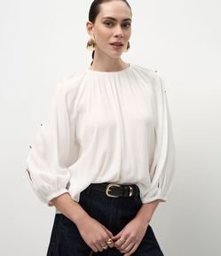 Blusa em Viscose com Botões Delicados nas Mangas
