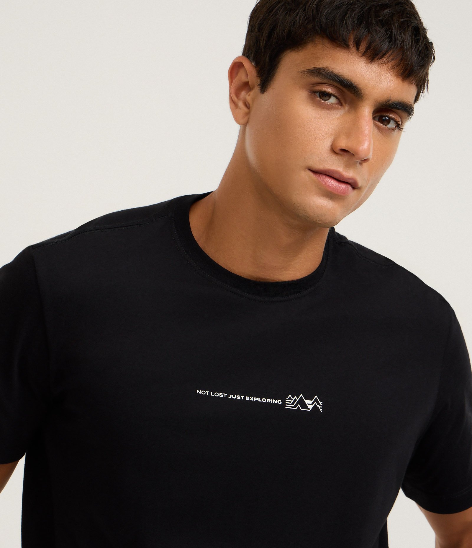 Camiseta Comfort em Algodão com Estampa Lettering Preto