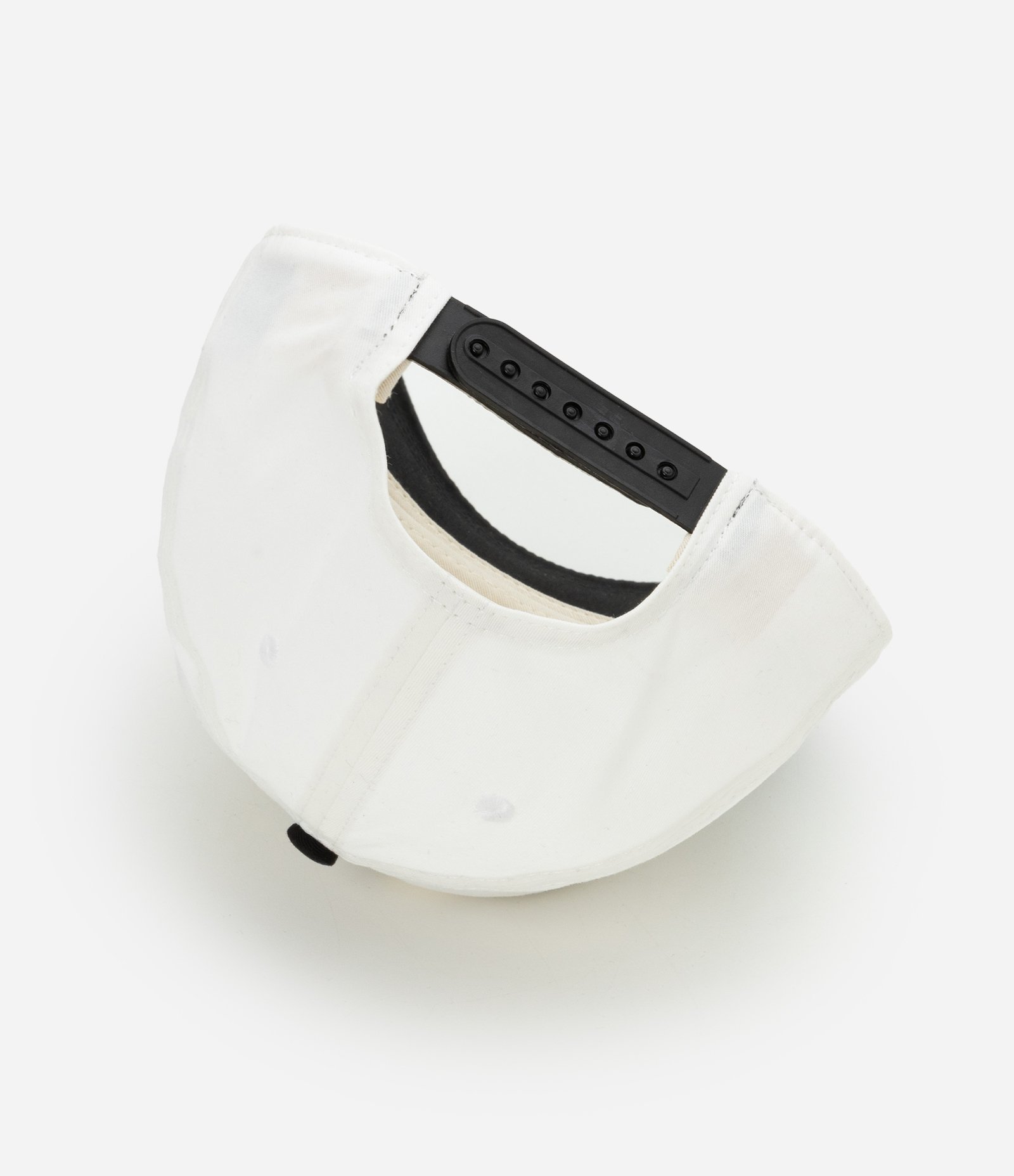 Boné Aba Curva em Sarja com Bordado Bola 8 Branco 5