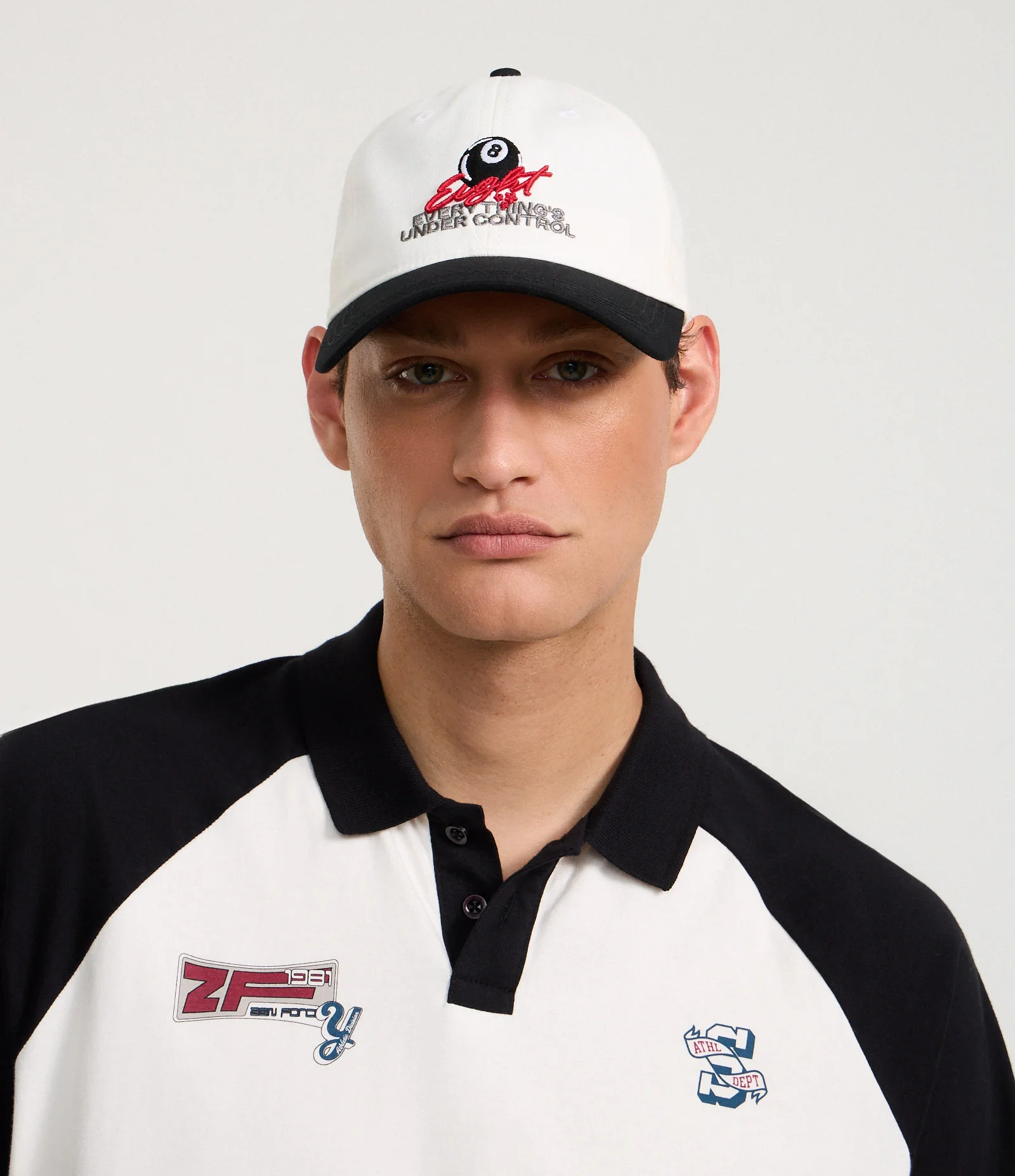 Boné Aba Curva em Sarja com Bordado Bola 8 Branco 1