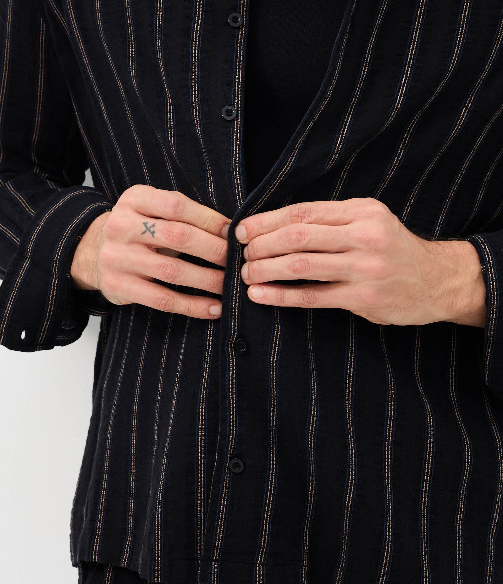 Camisa em Jacquard com Listra Vertical Preto 3