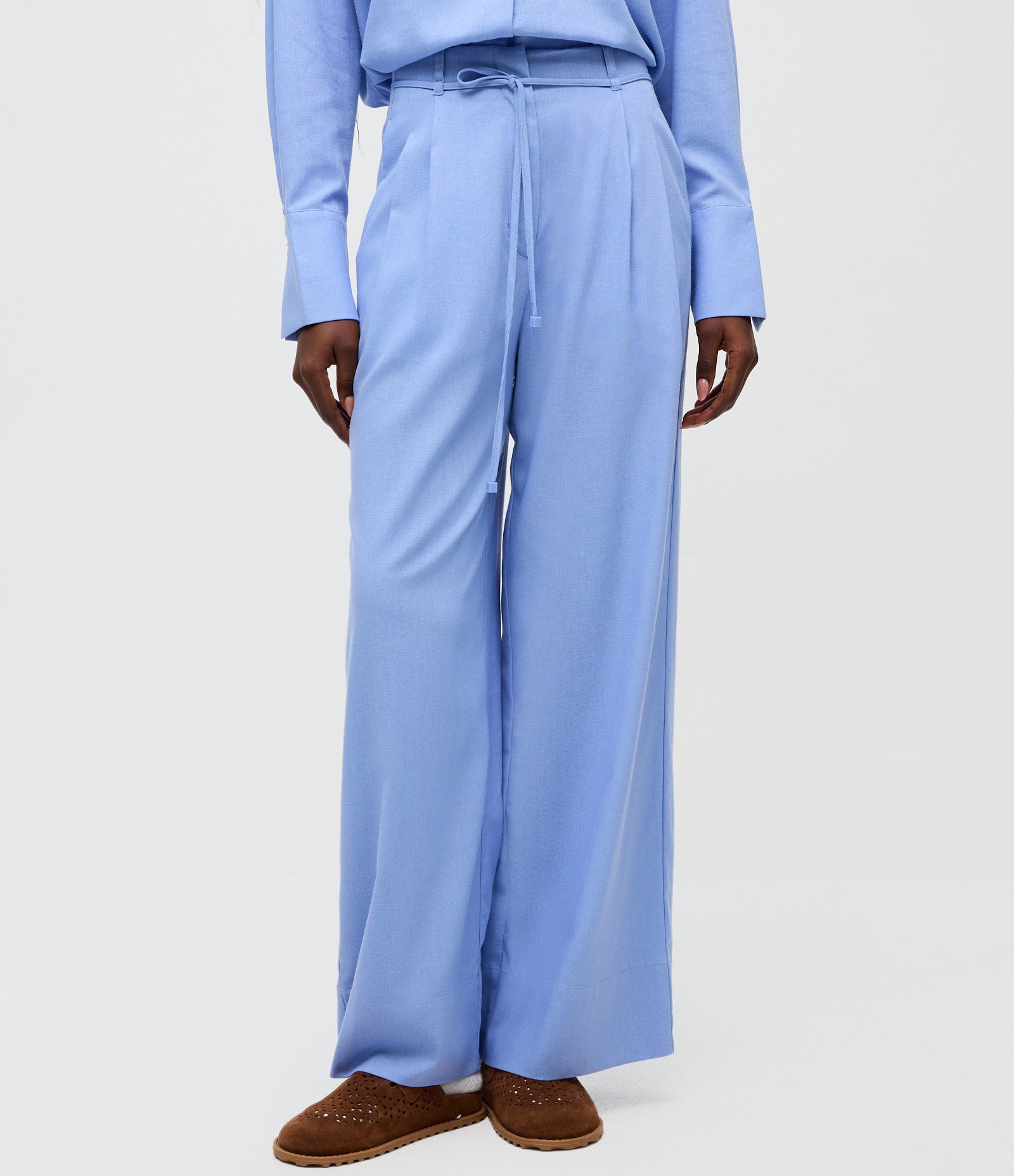 Calça Pantalona em Linho com Amarração Azul 2