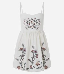 Vestido Curto em Cambraia com Bordado Floral