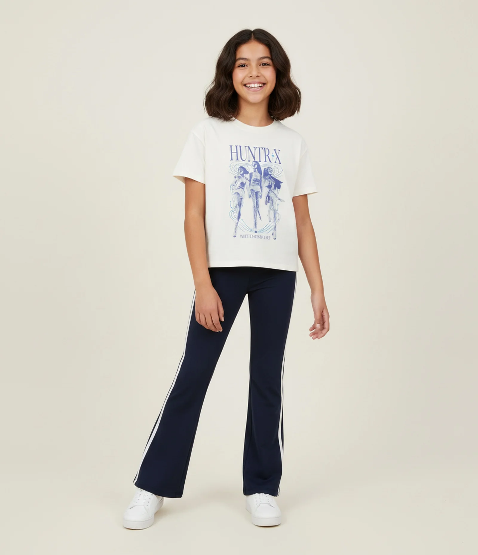 Camiseta Infantil Oversized com Estampa Huntrix Guerreiras do K-pop - Tam 5 a 14 Anos Branco 1