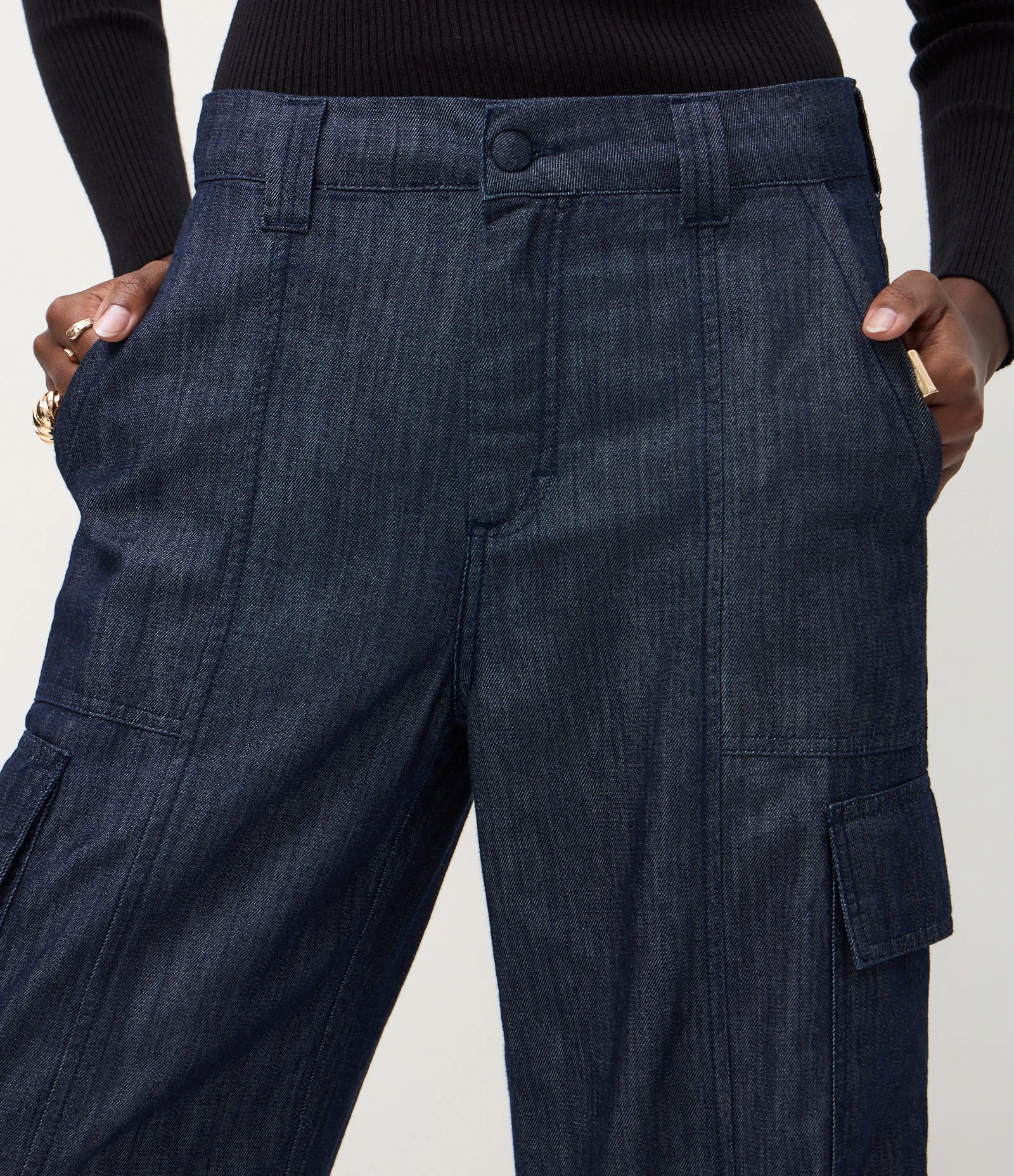 Calça Wide Leg em Jeans com Cintura Média e Bolsos Cargo Azul Escuro 4