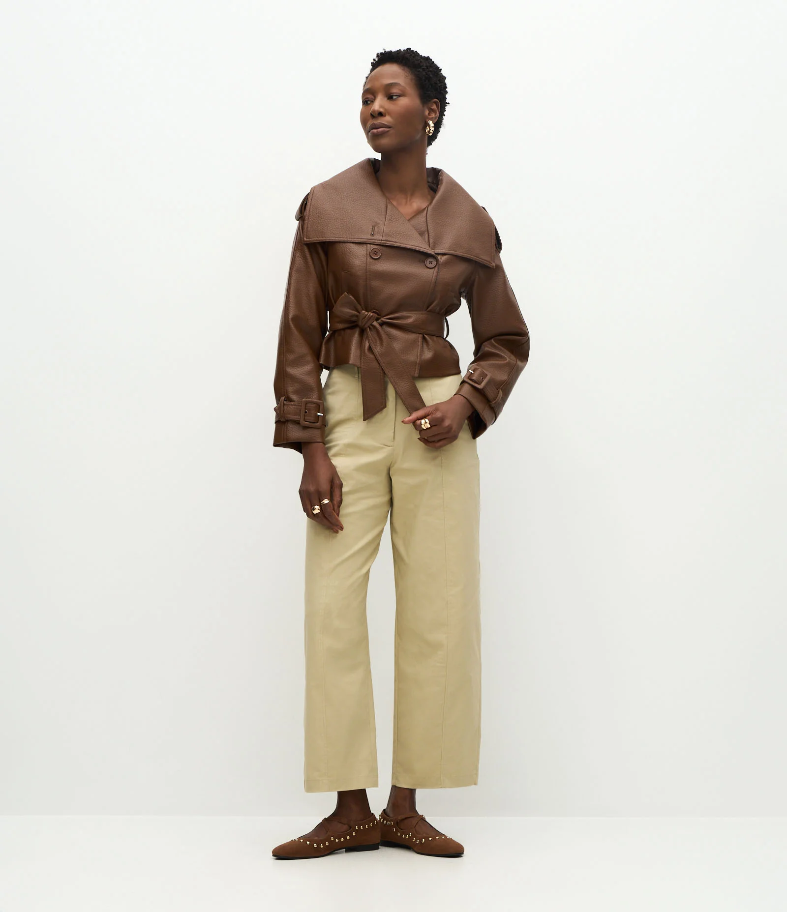 Trench Coat Curto em PU com Amarração Marrom 2