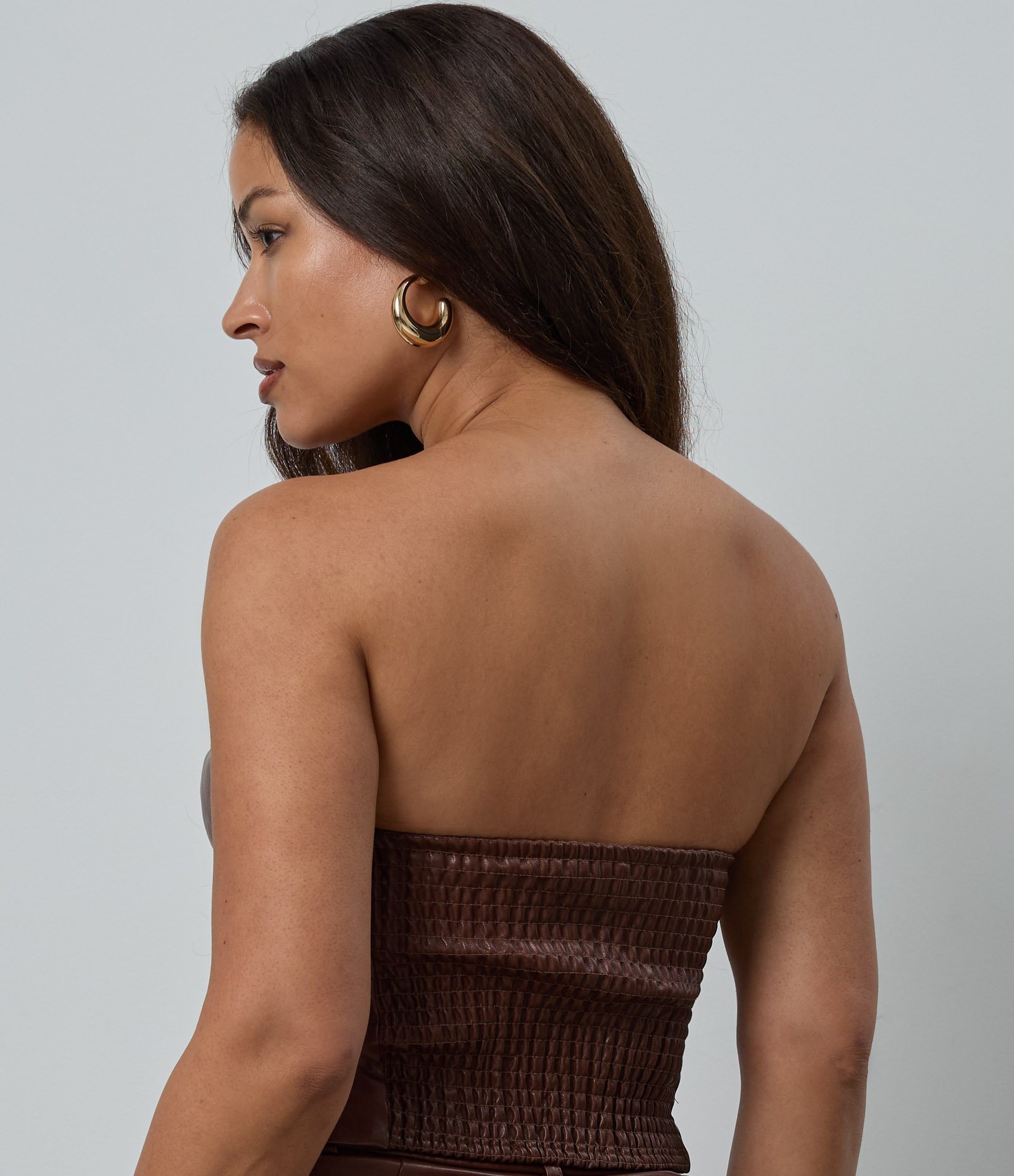 Blusa em PU com Decote Coração Marrom 4