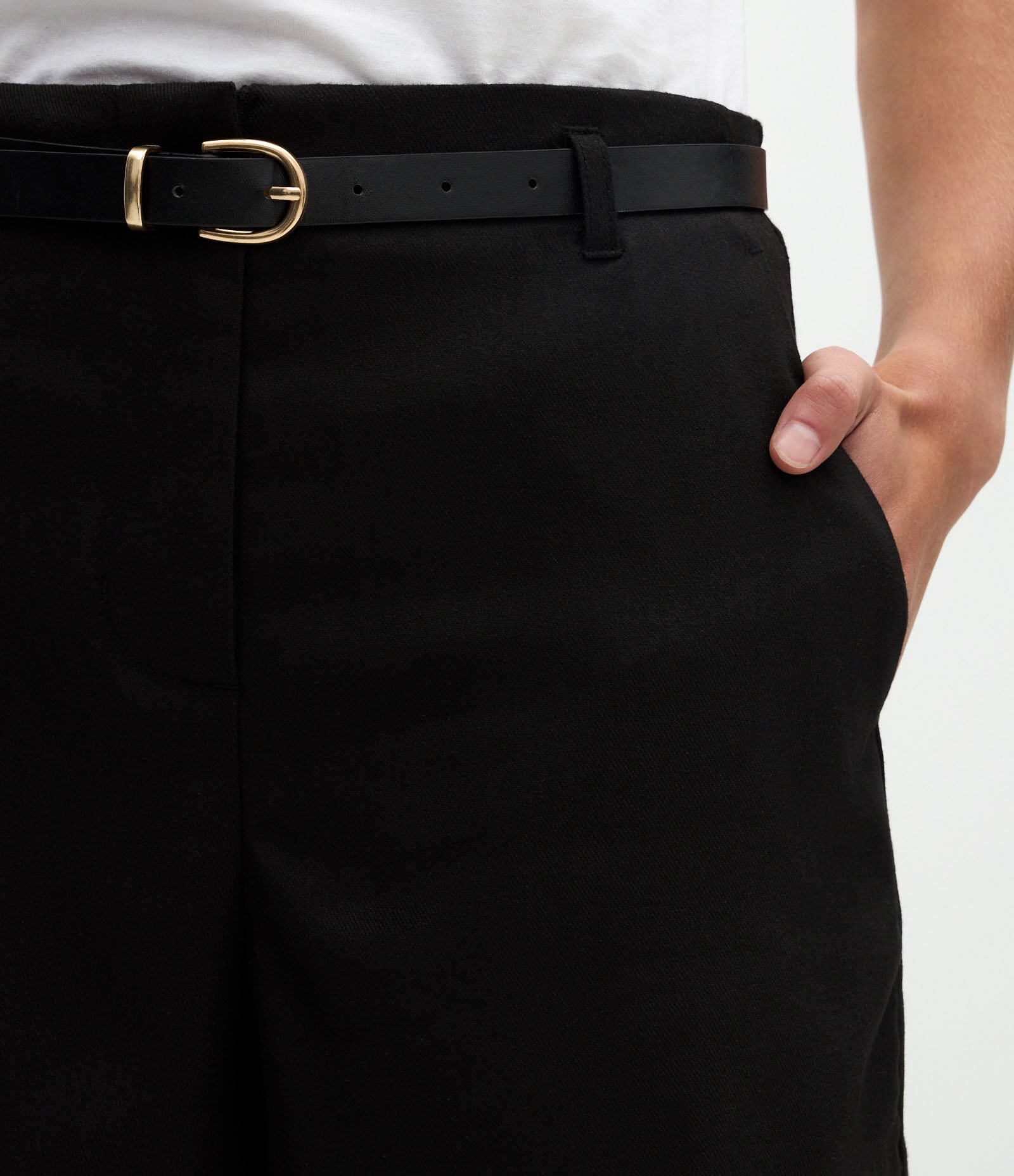 Short Alfaiatado com Cinto em PU Preto 4