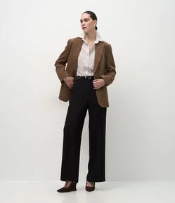 Calça Wide Leg Alfaiatada com Pregas Frontais e Cinto