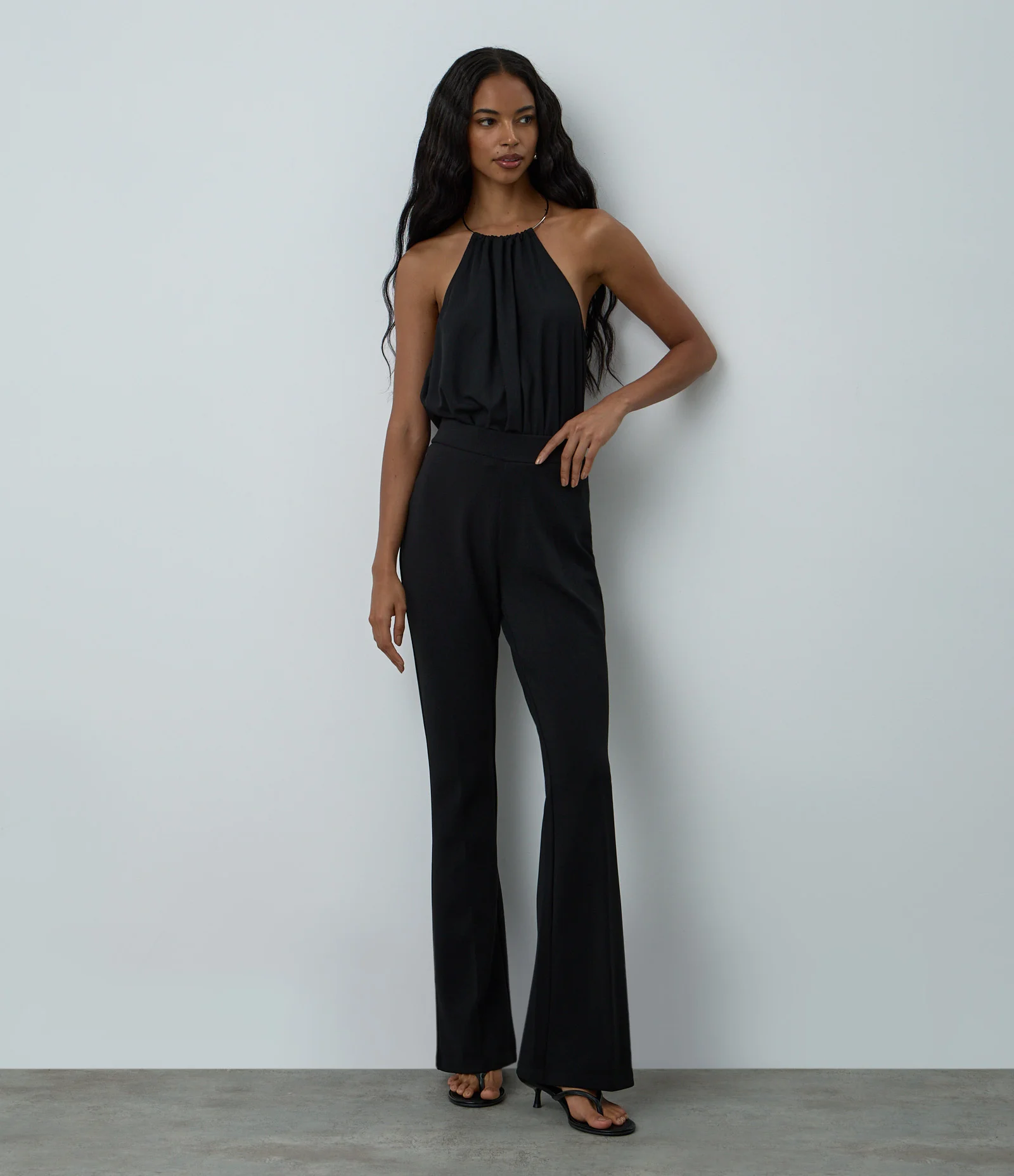 Calça Flare em Ponto Roma Preto 1