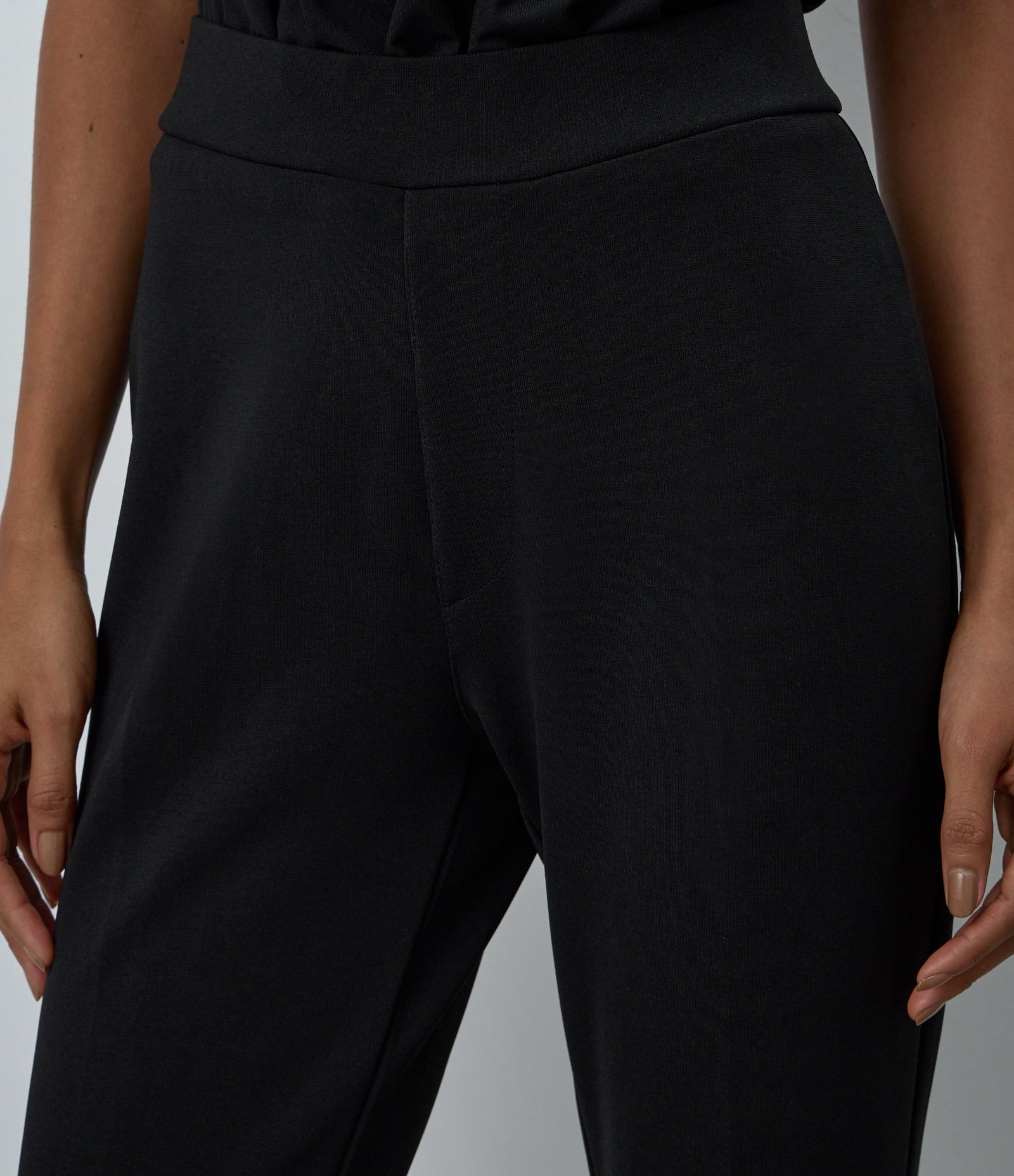 Calça Flare em Ponto Roma Preto 4