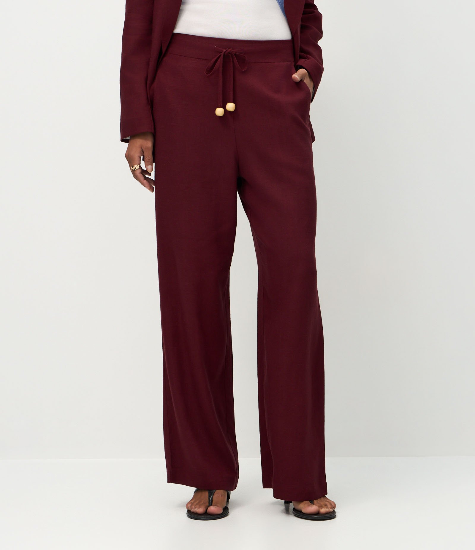 Calça Reta em Viscolinho com Amarração Frontal Vermelho 4