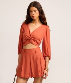 Blusa Cropped em Viscolinho com Detalhe Torcido