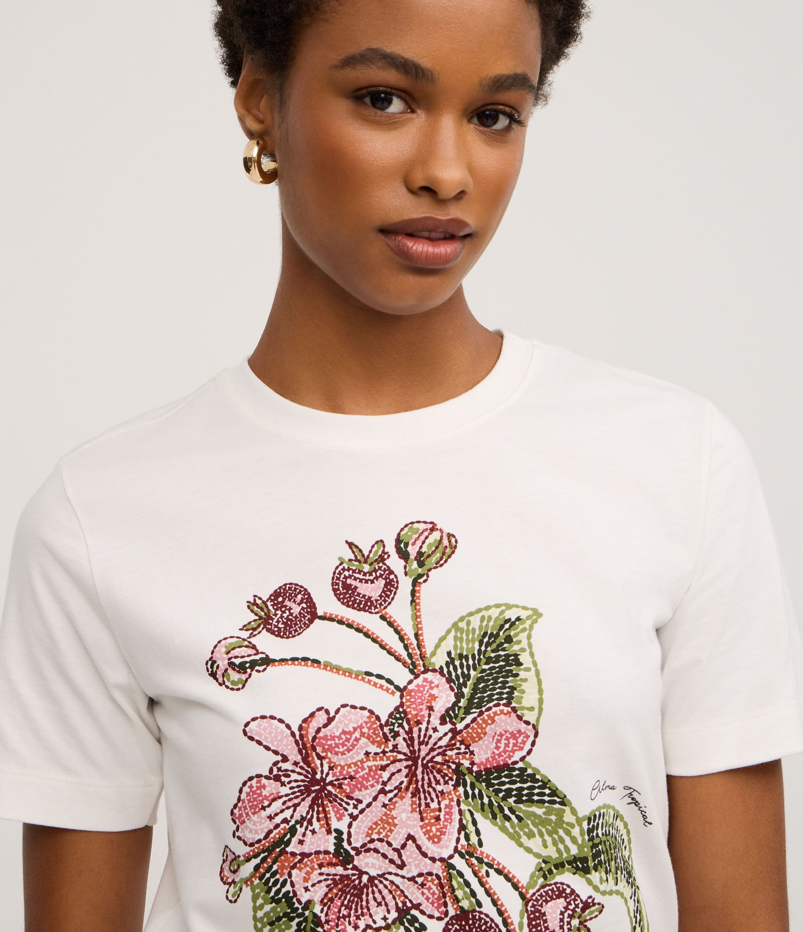 Camiseta Slim em Algodão com Estampa Floral em Flores Pontilhadas Branco 3