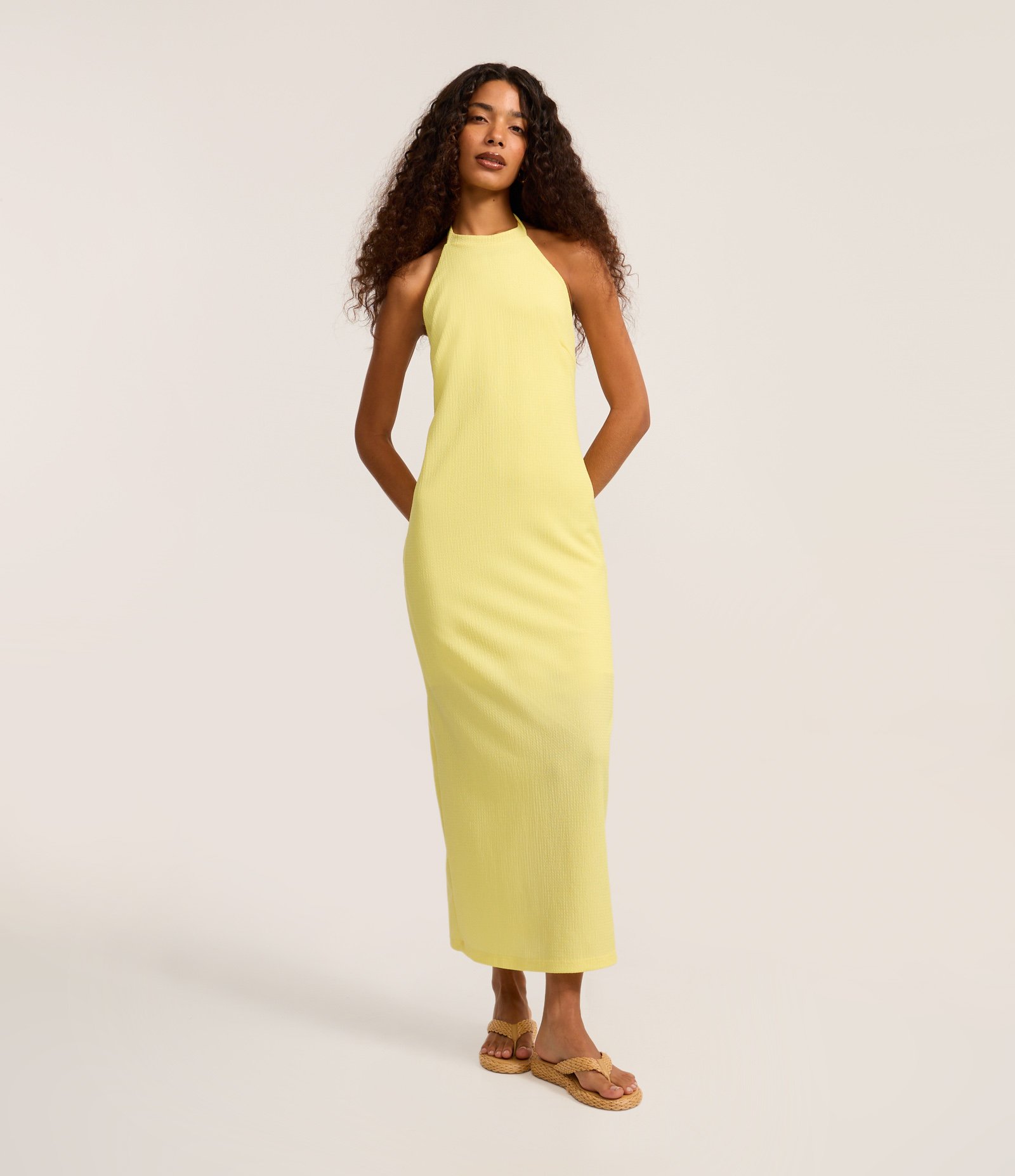 Vestido Midi Frente Única Texturizado com Fenda Amarelo 1
