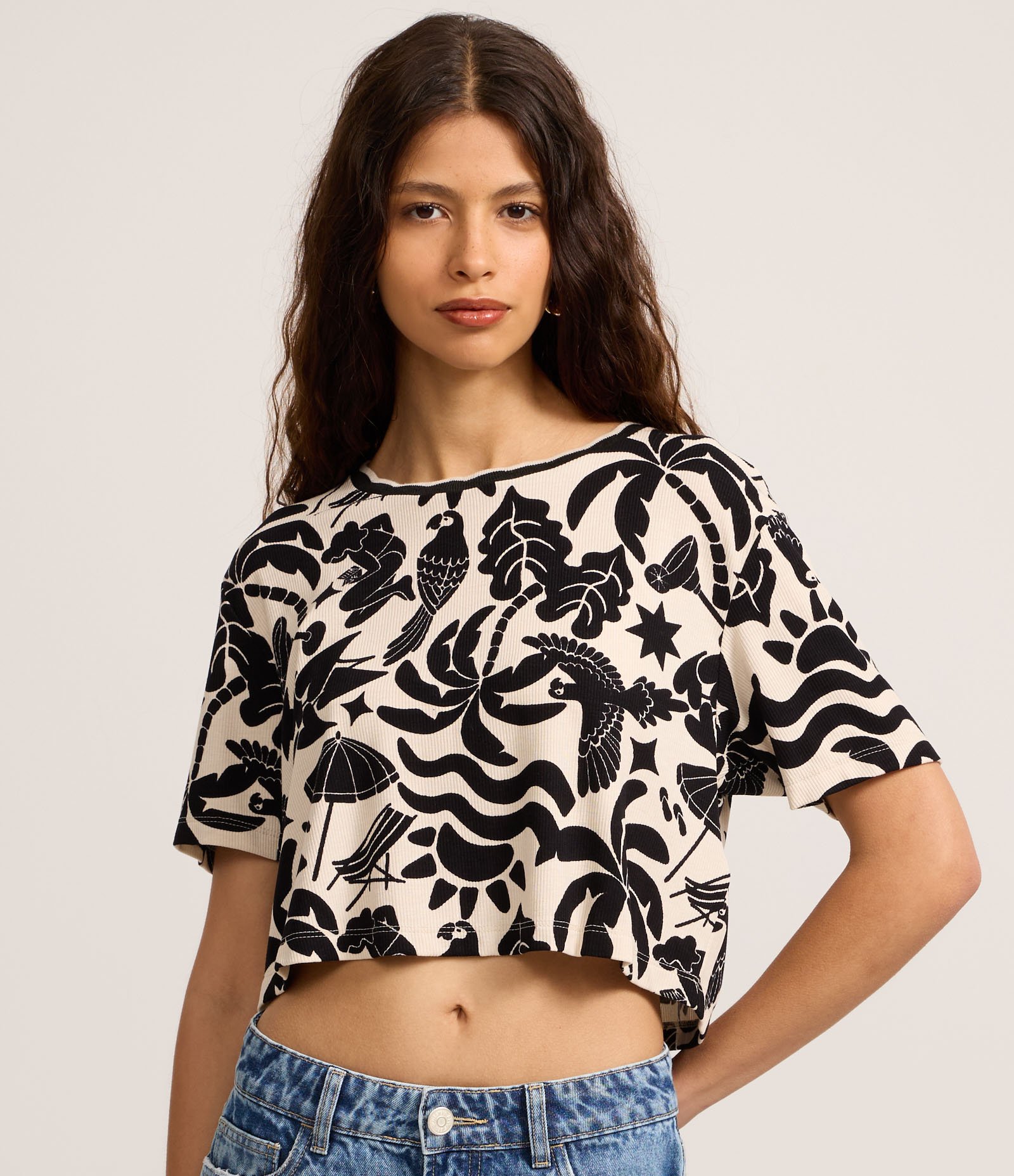 Blusa em Ribana com Gola Ondulada e Estampa Tropical Off White 1
