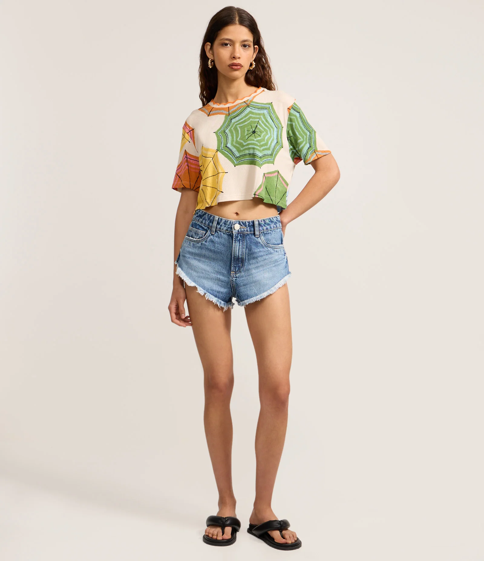 Blusa Cropped em Ribana com Estampa De Praia Bege 2