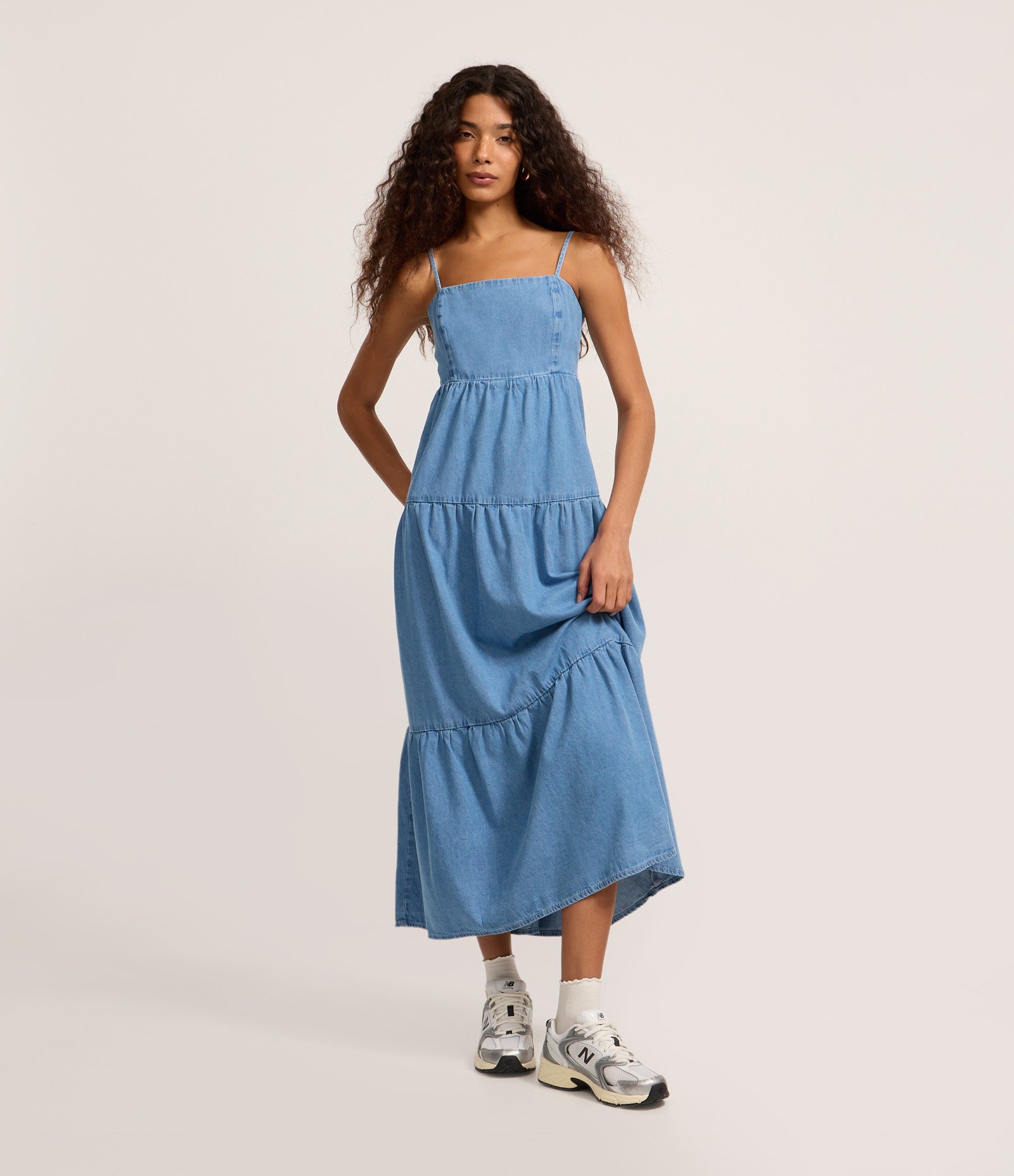 Vestido Midi em Jeans com Alcinha e Detalhe Contrastantes Azul 1