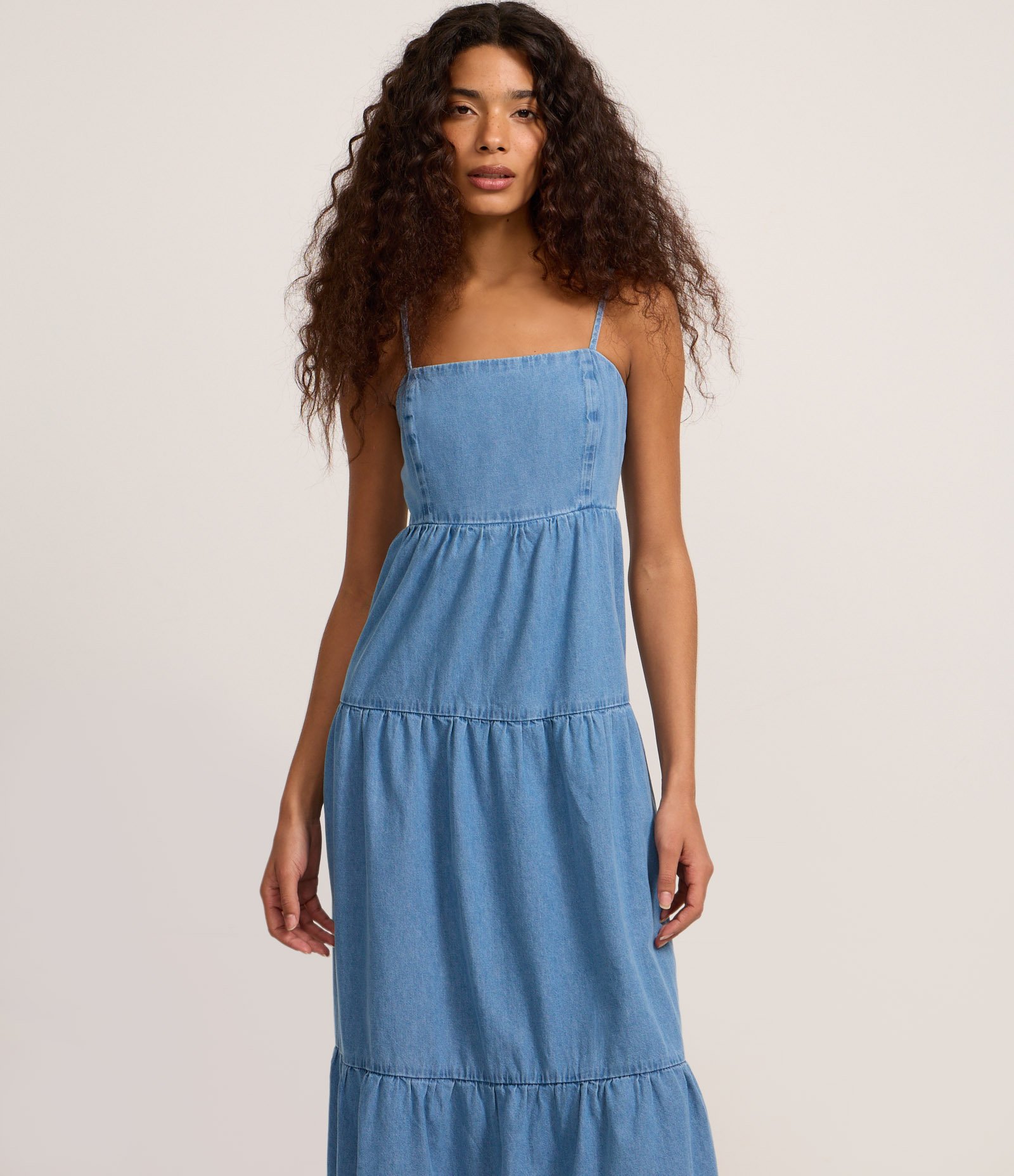 Vestido Midi em Jeans com Alcinha e Detalhe Contrastantes Azul 2