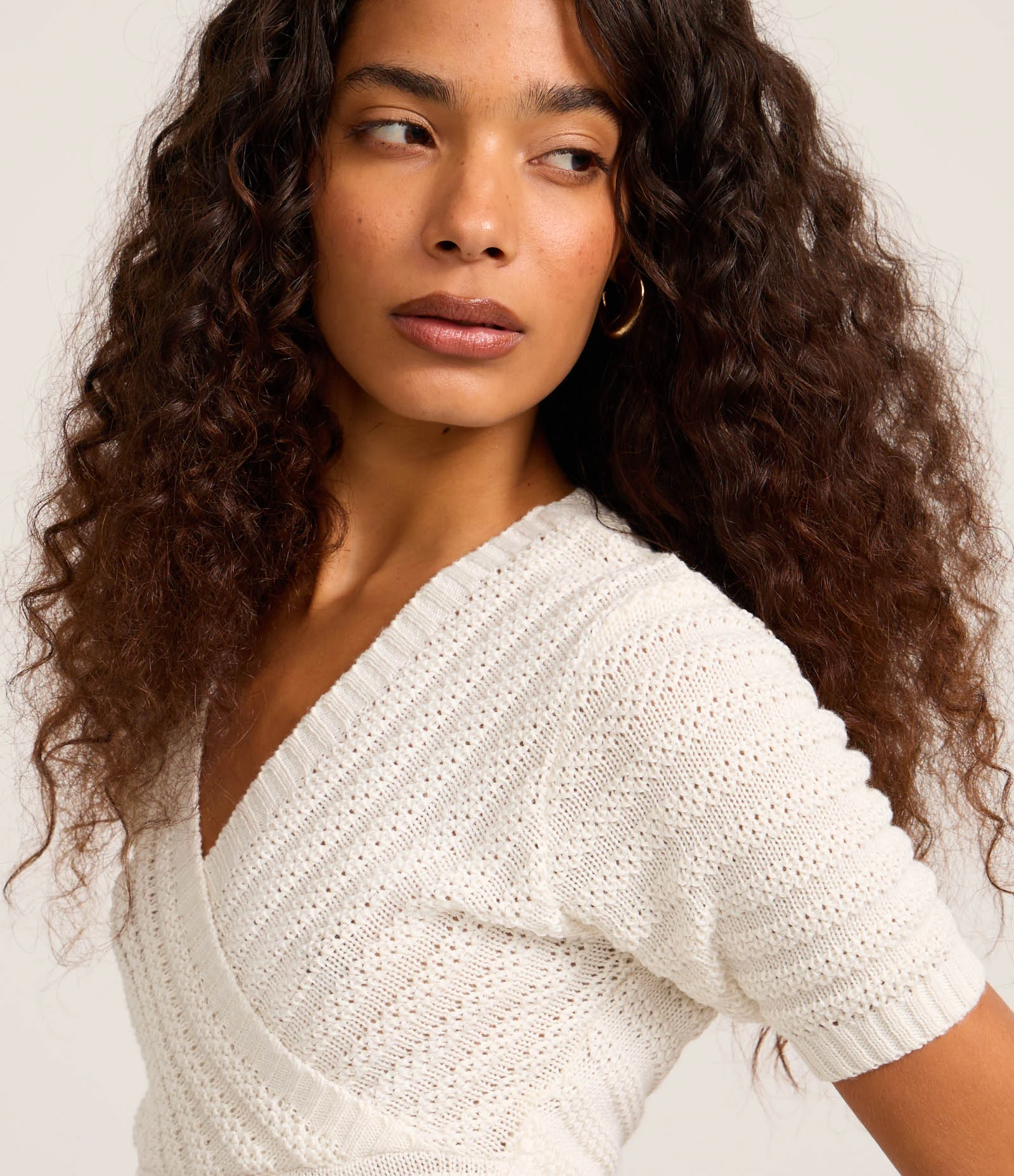 Blusa Cropped em Tricô com Decote Transpassado Branco 3