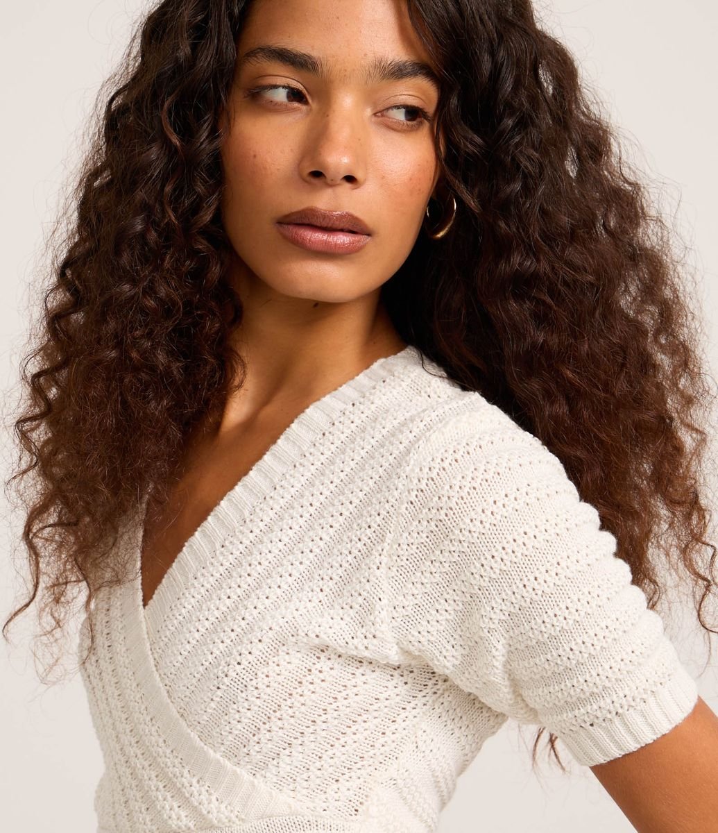 Blusa Cropped em Tricô com Decote Transpassado Branco