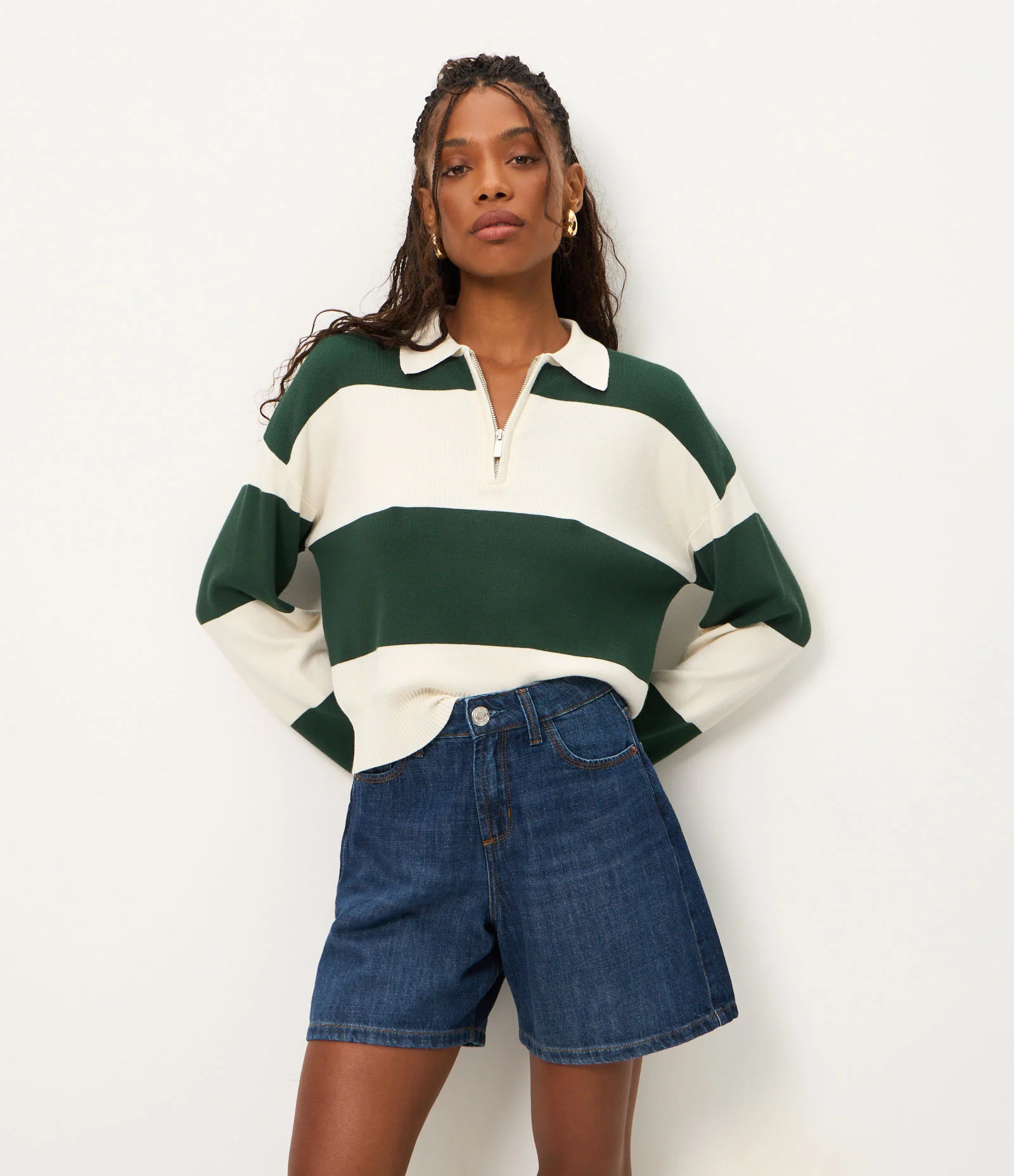 Bermuda em Jeans com Passantes no Cós e Bolsos Escuro 1