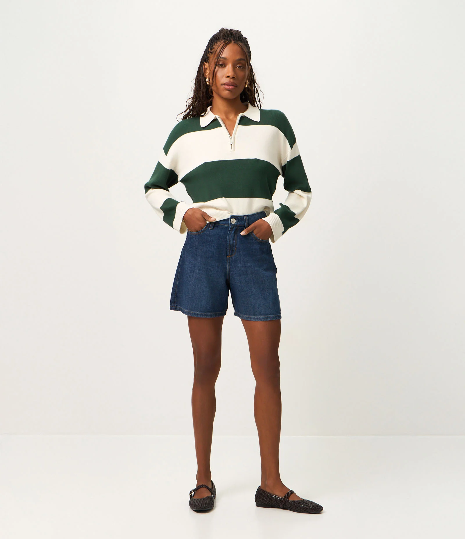 Bermuda em Jeans com Passantes no Cós e Bolsos Escuro 2