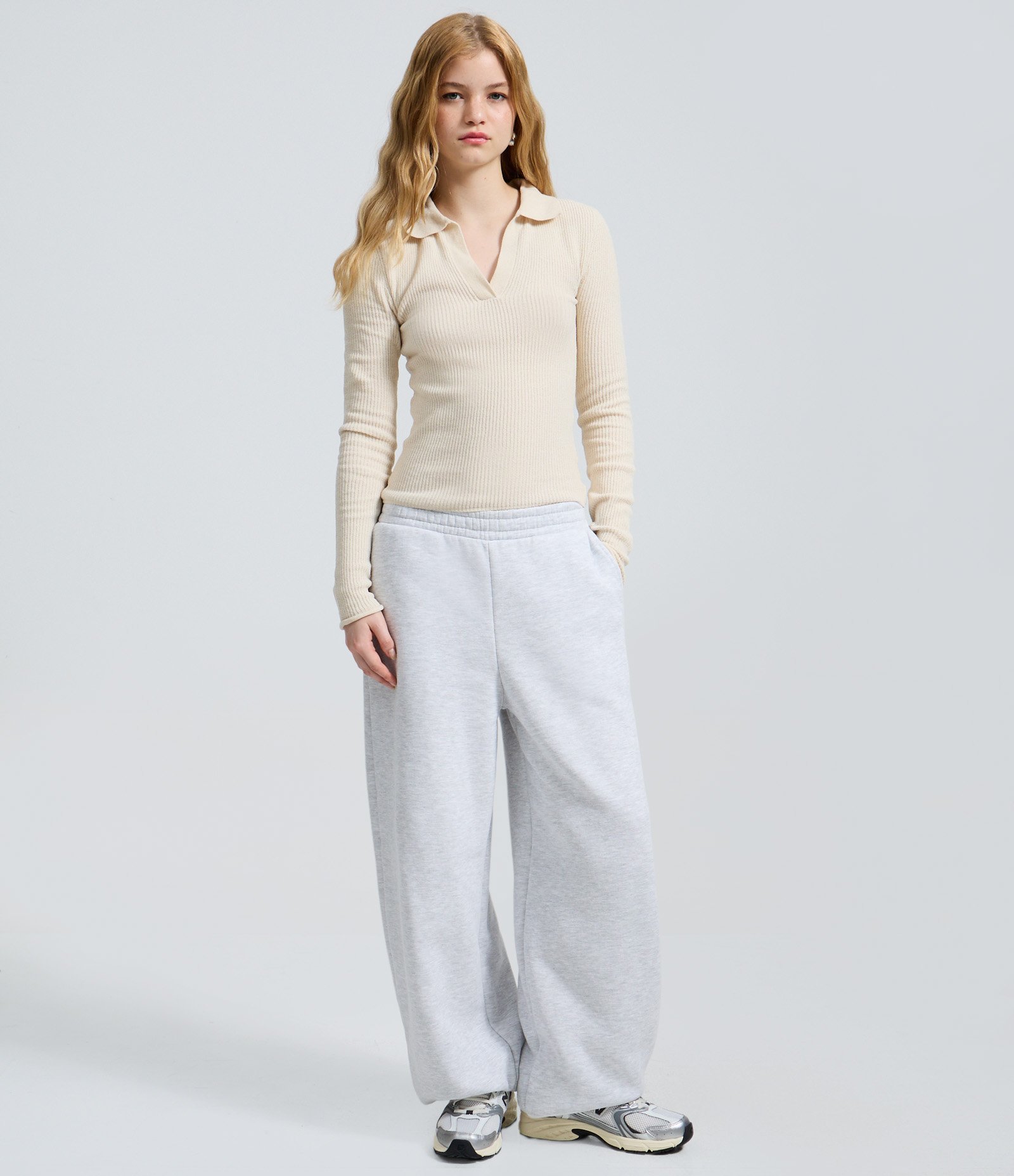 Blusa Manga Longa em Tricô com Gola Polo Ajustada Bege 1