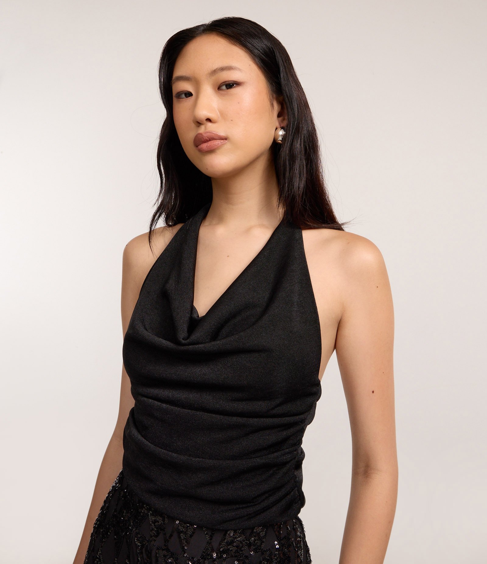 Blusa Frente Única Franzida em Ribana com Detalhe Torcido nas Costas Preto 1