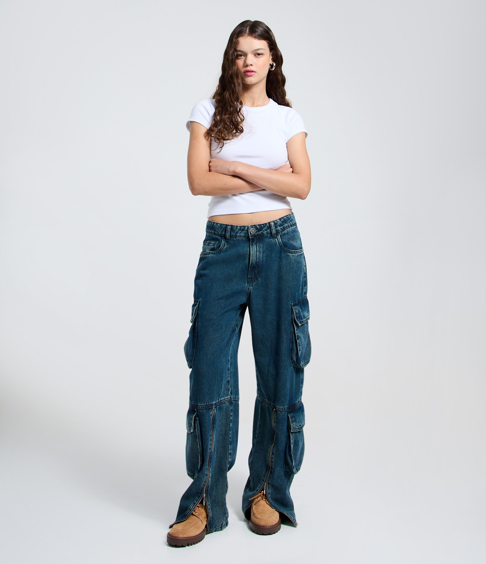 Calça Cargo Loose em Jeans com Bolsos Estruturados Laterais Azul Escuro 1