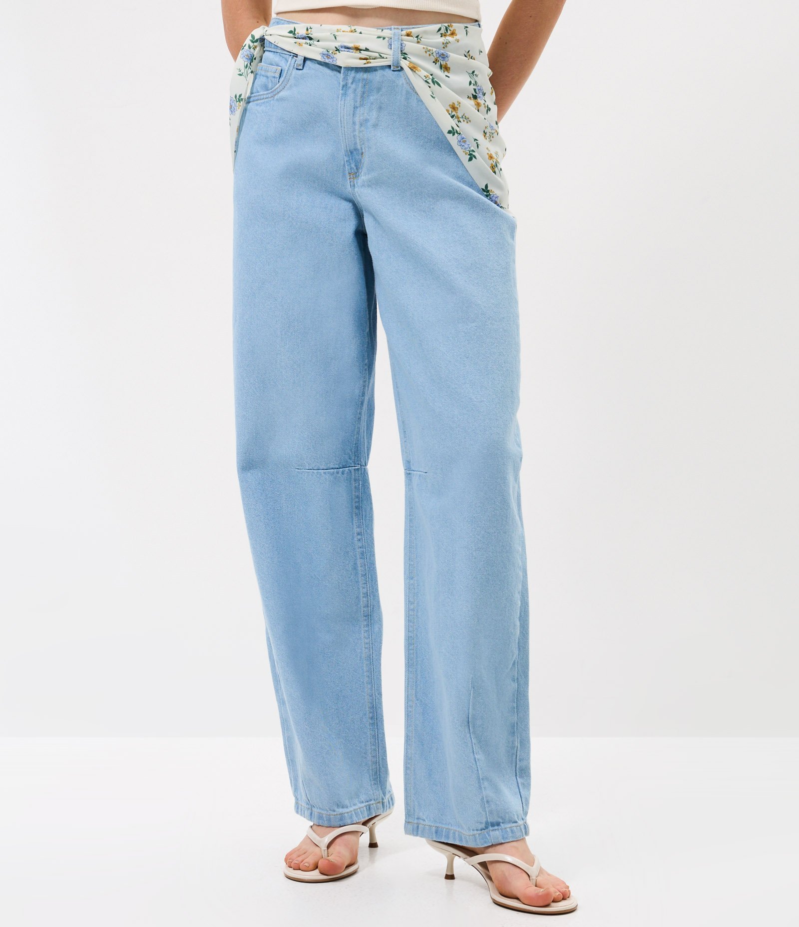 Calça Baggy em Jeans Cintura Média com Lenço Azul Claro 2