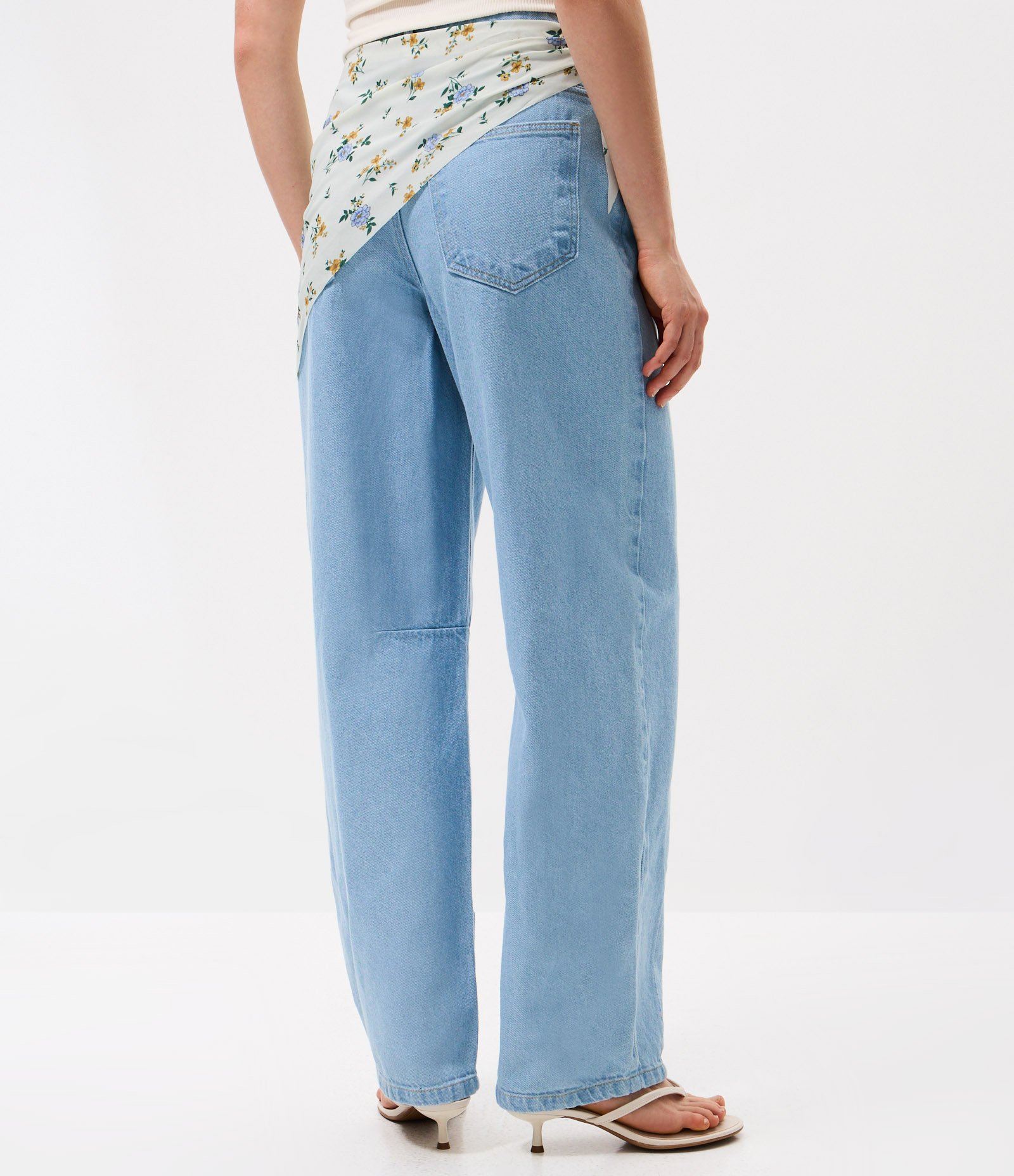 Calça Baggy em Jeans Cintura Média com Lenço Azul Claro 4