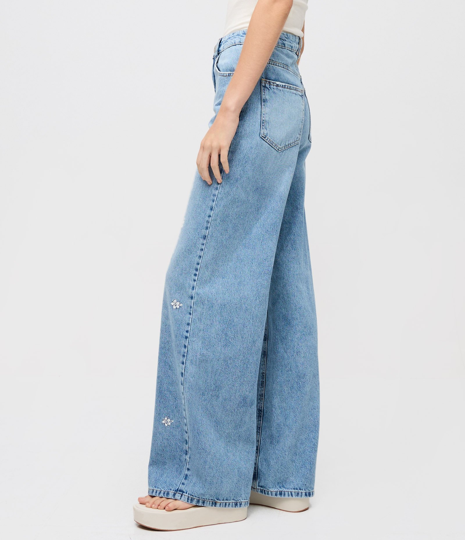 Calça Jeans Reta em Denim com Estampa Flor Hibiscos Azul 3
